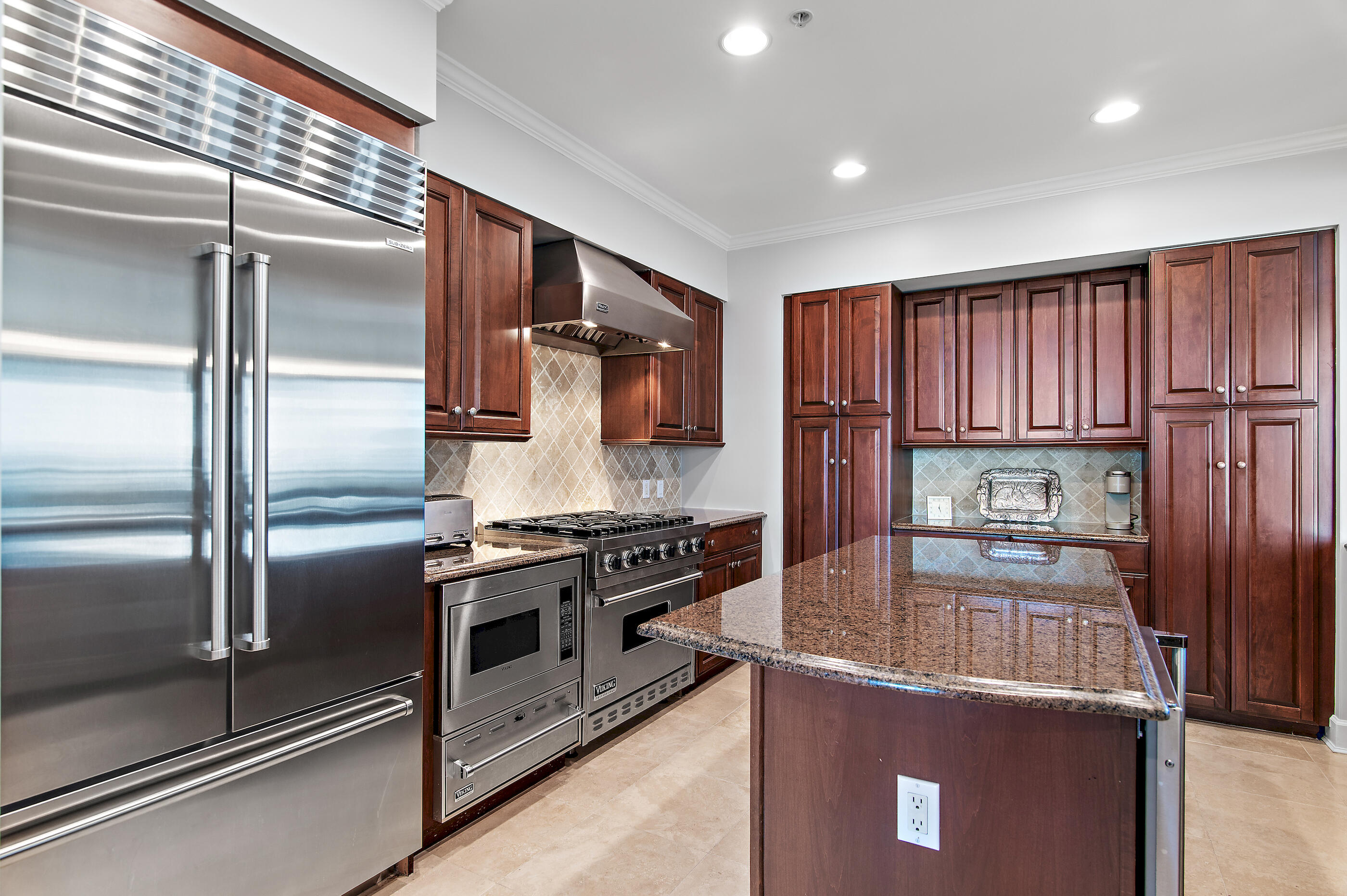 ONE WATER PLACE - Residential