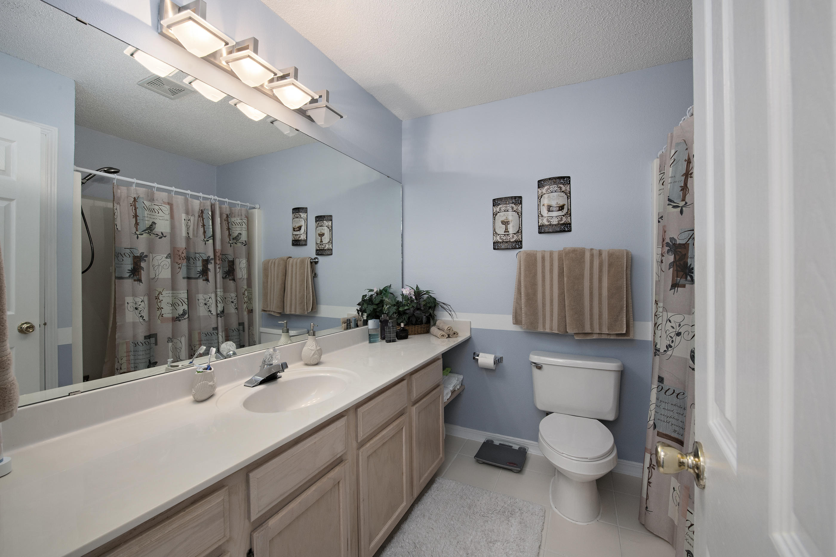 HIDDEN BAY VILLAGE - Residential