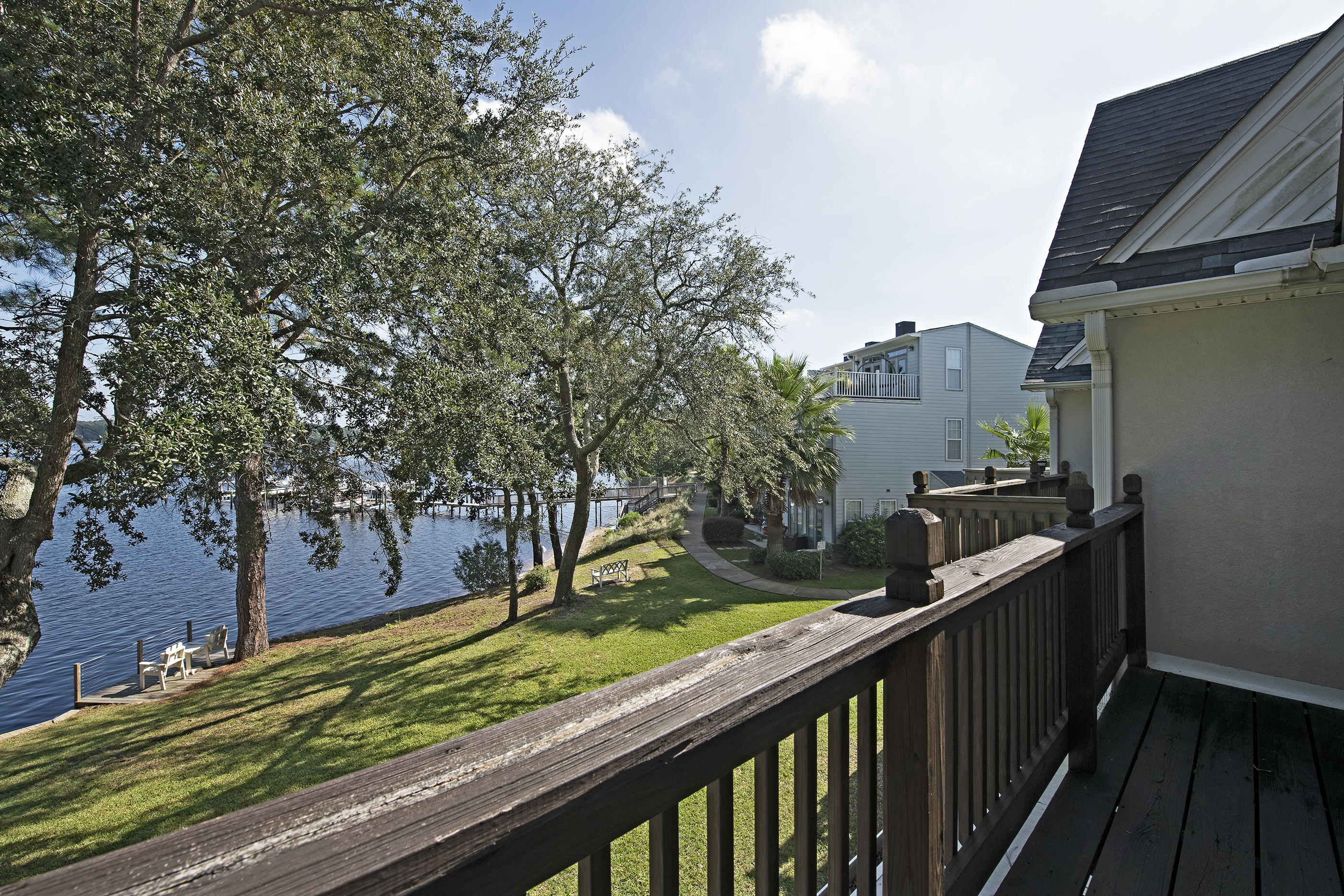 HIDDEN BAY VILLAGE - Residential