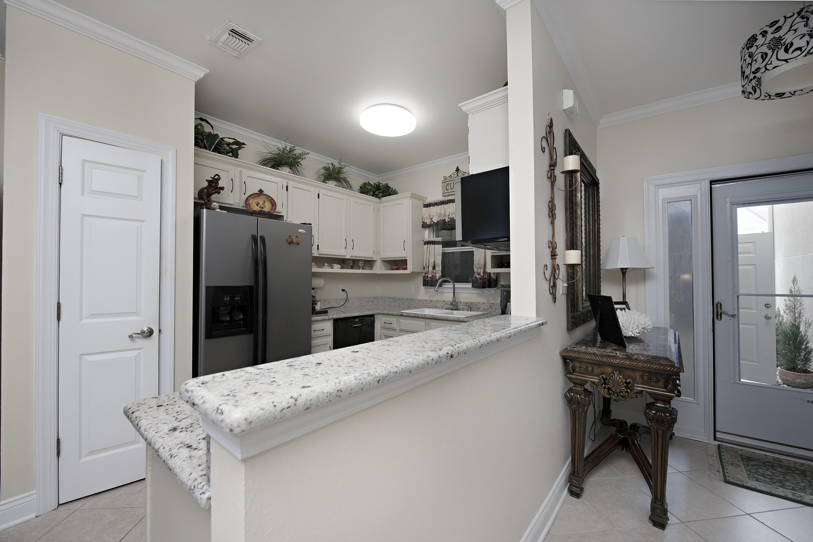 HIDDEN BAY VILLAGE - Residential