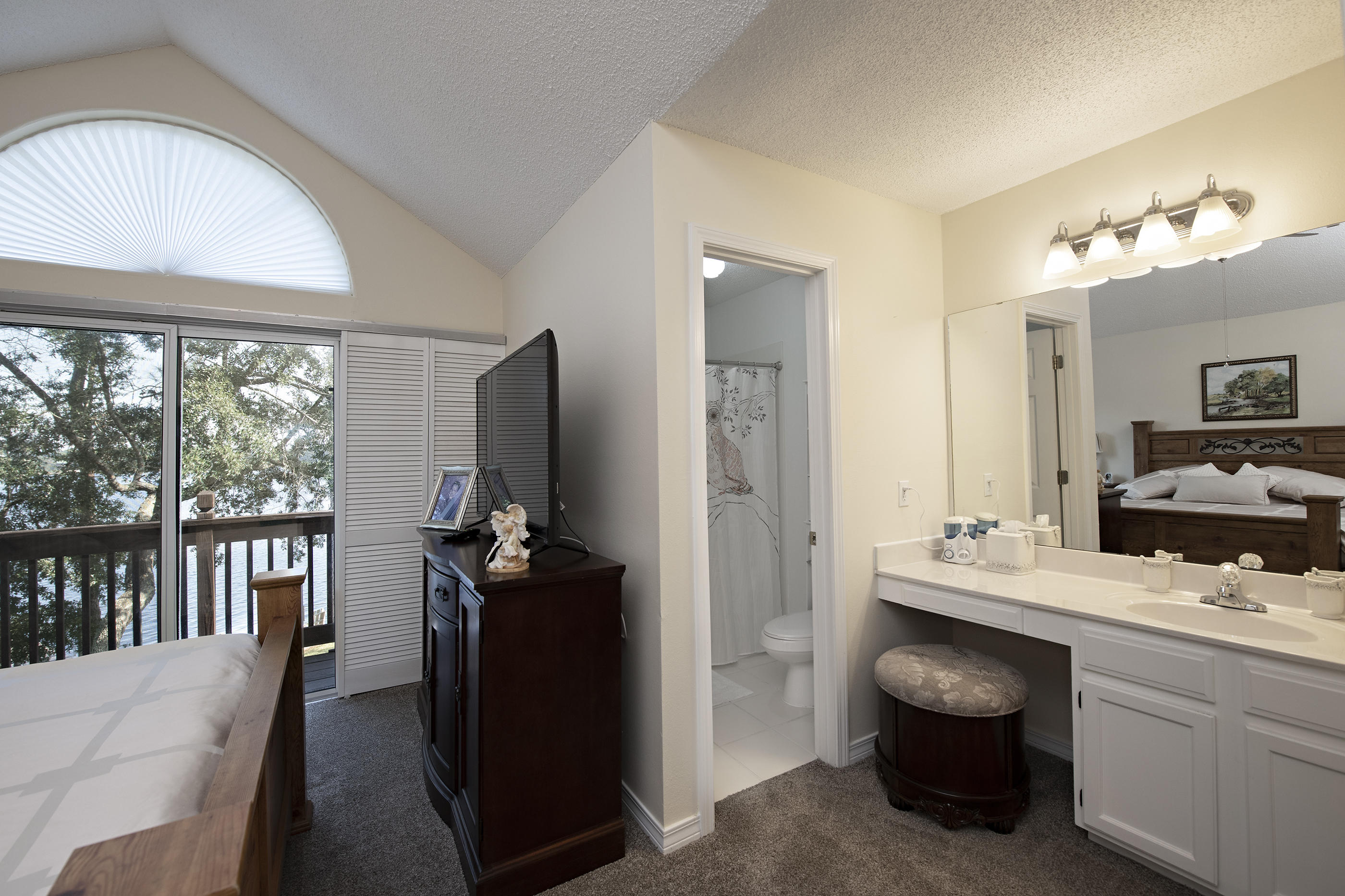 HIDDEN BAY VILLAGE - Residential