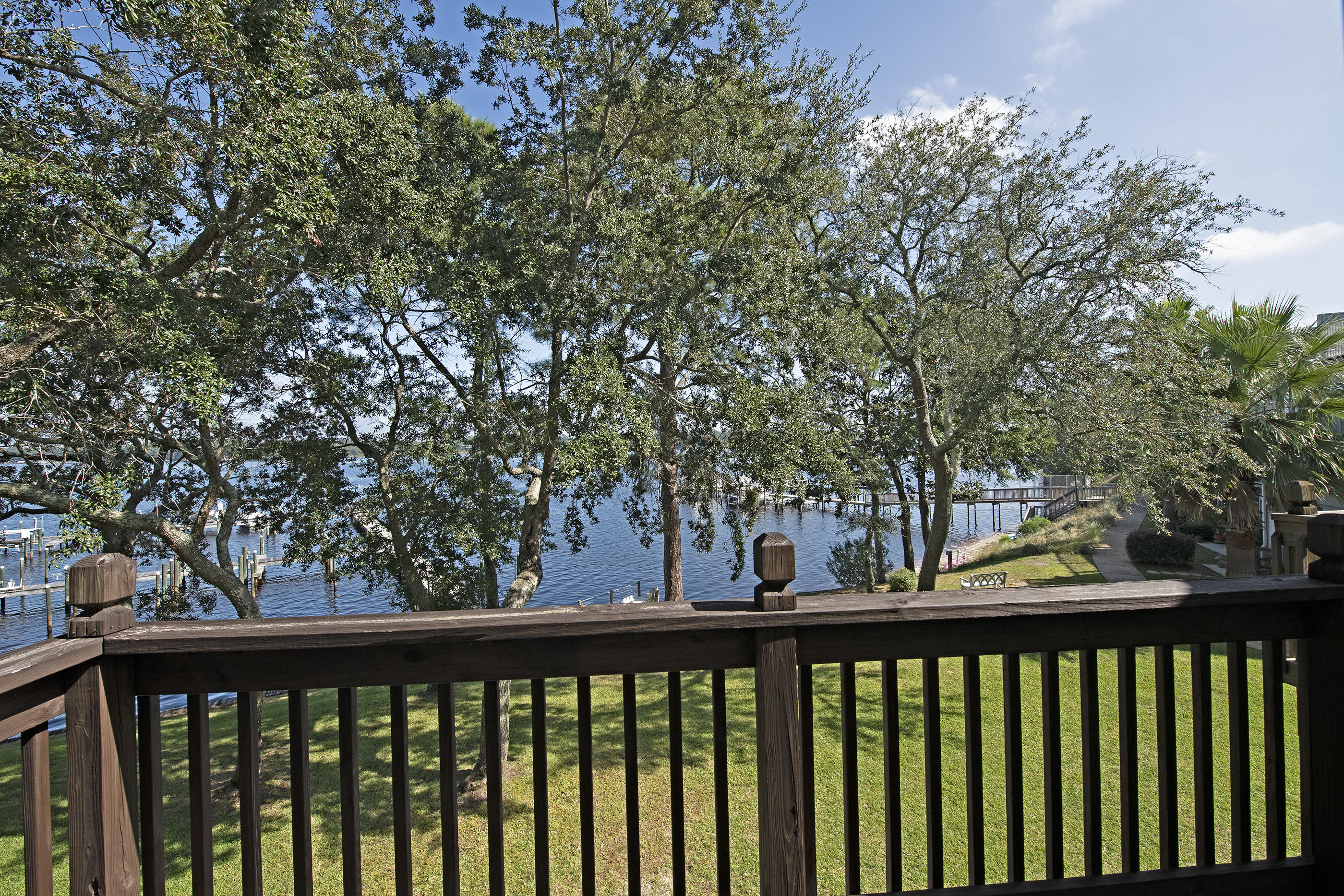 HIDDEN BAY VILLAGE - Residential