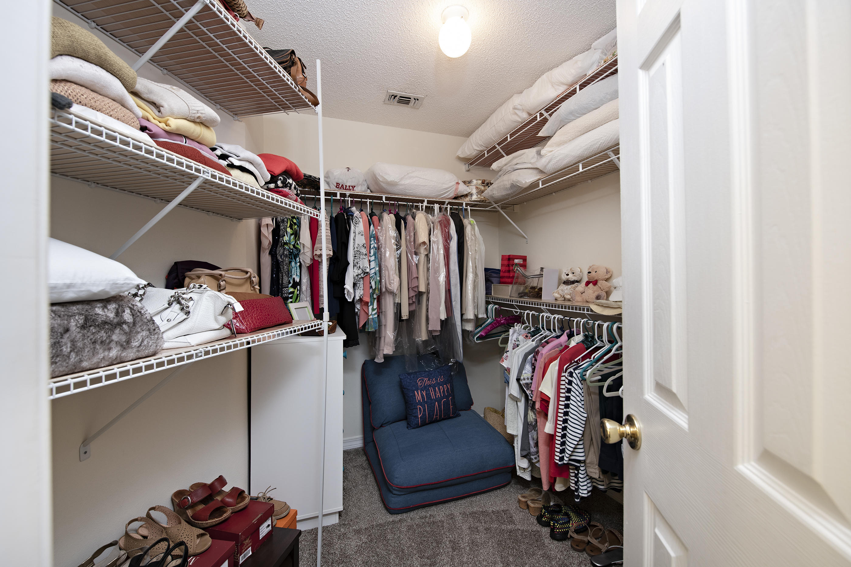 HIDDEN BAY VILLAGE - Residential