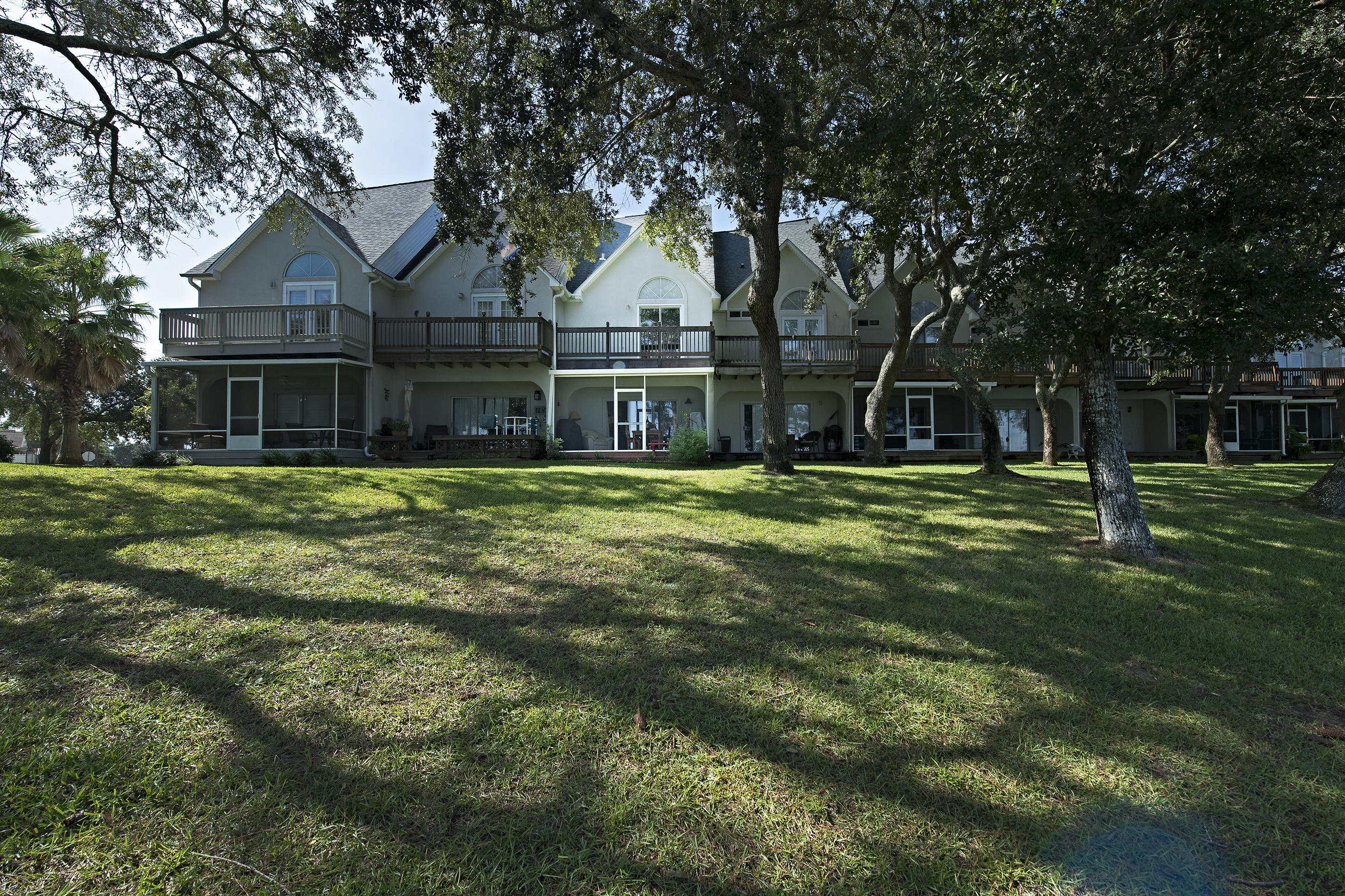 HIDDEN BAY VILLAGE - Residential