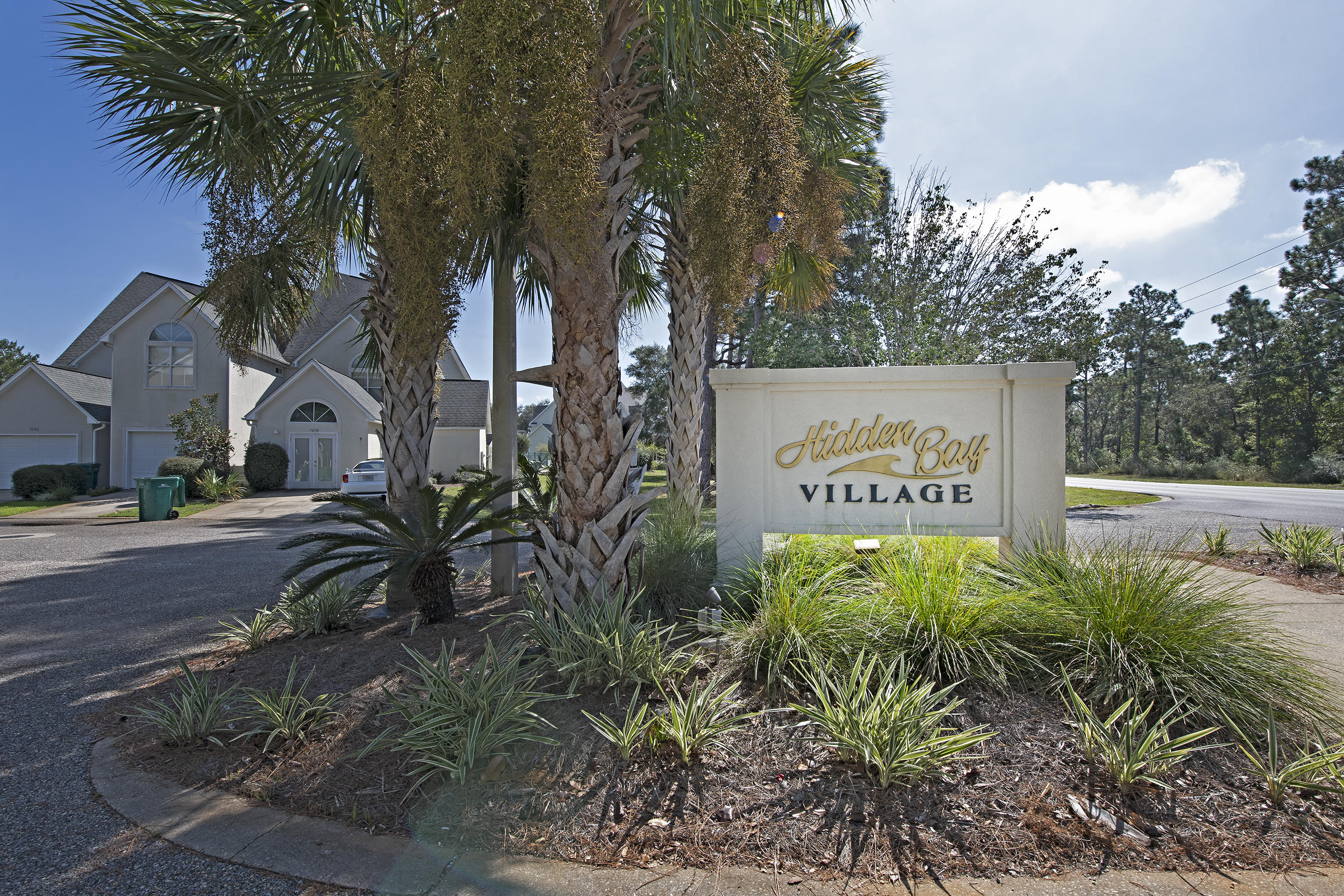 HIDDEN BAY VILLAGE - Residential