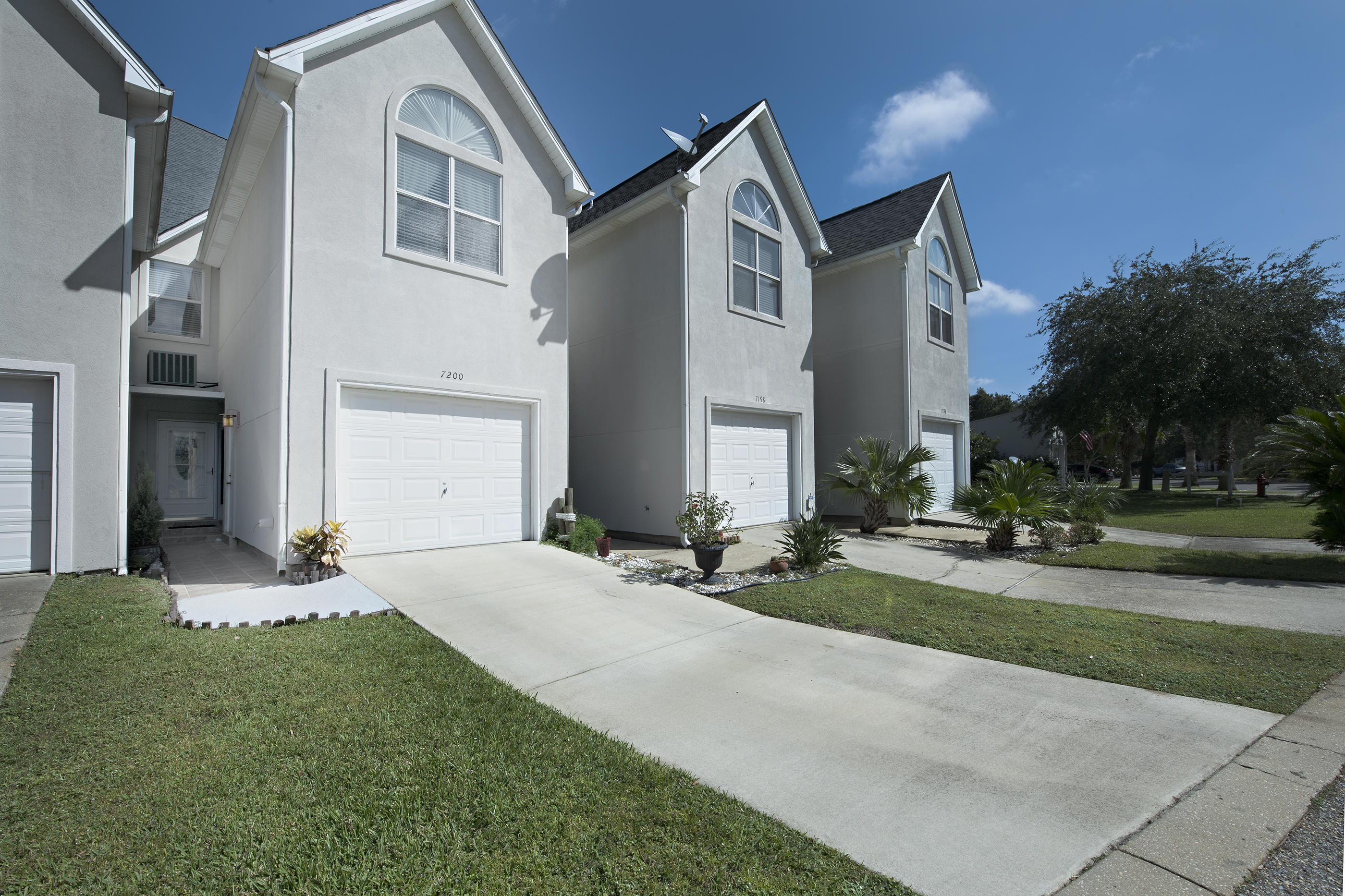 HIDDEN BAY VILLAGE - Residential