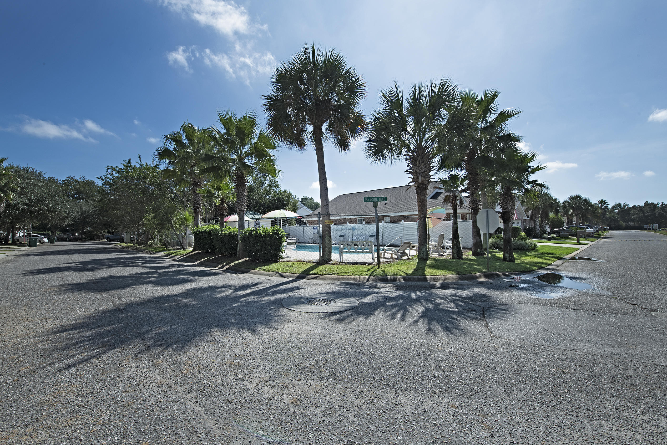 HIDDEN BAY VILLAGE - Residential