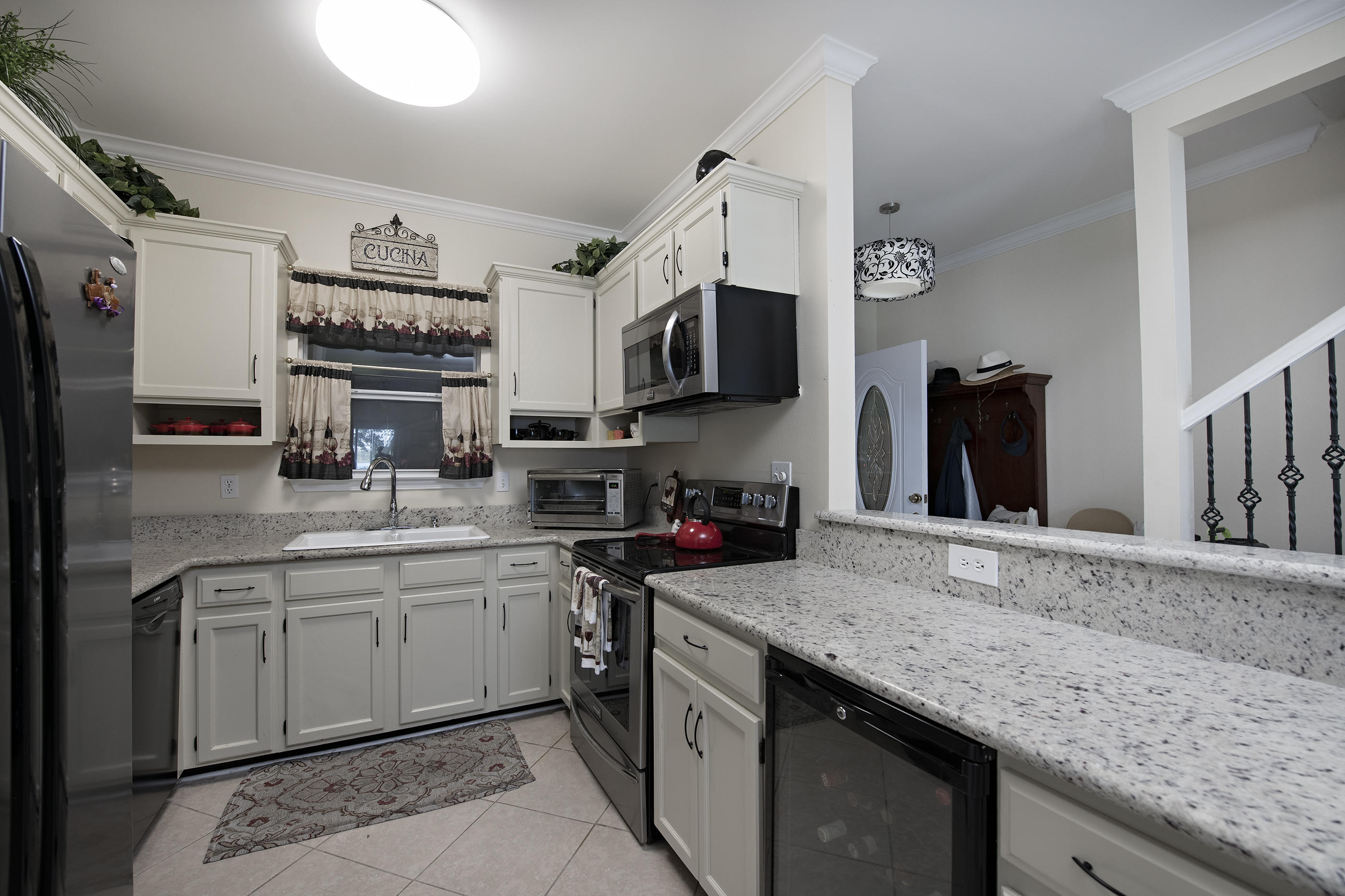 HIDDEN BAY VILLAGE - Residential