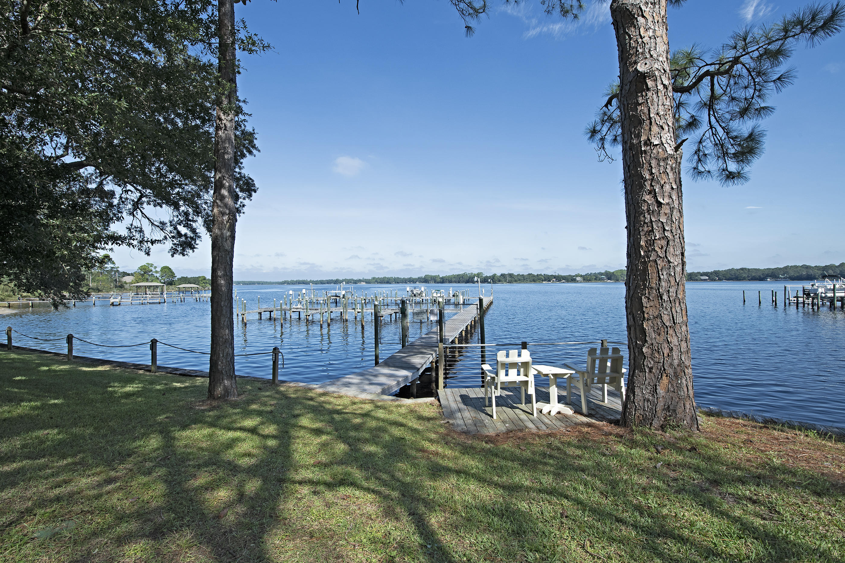 HIDDEN BAY VILLAGE - Residential