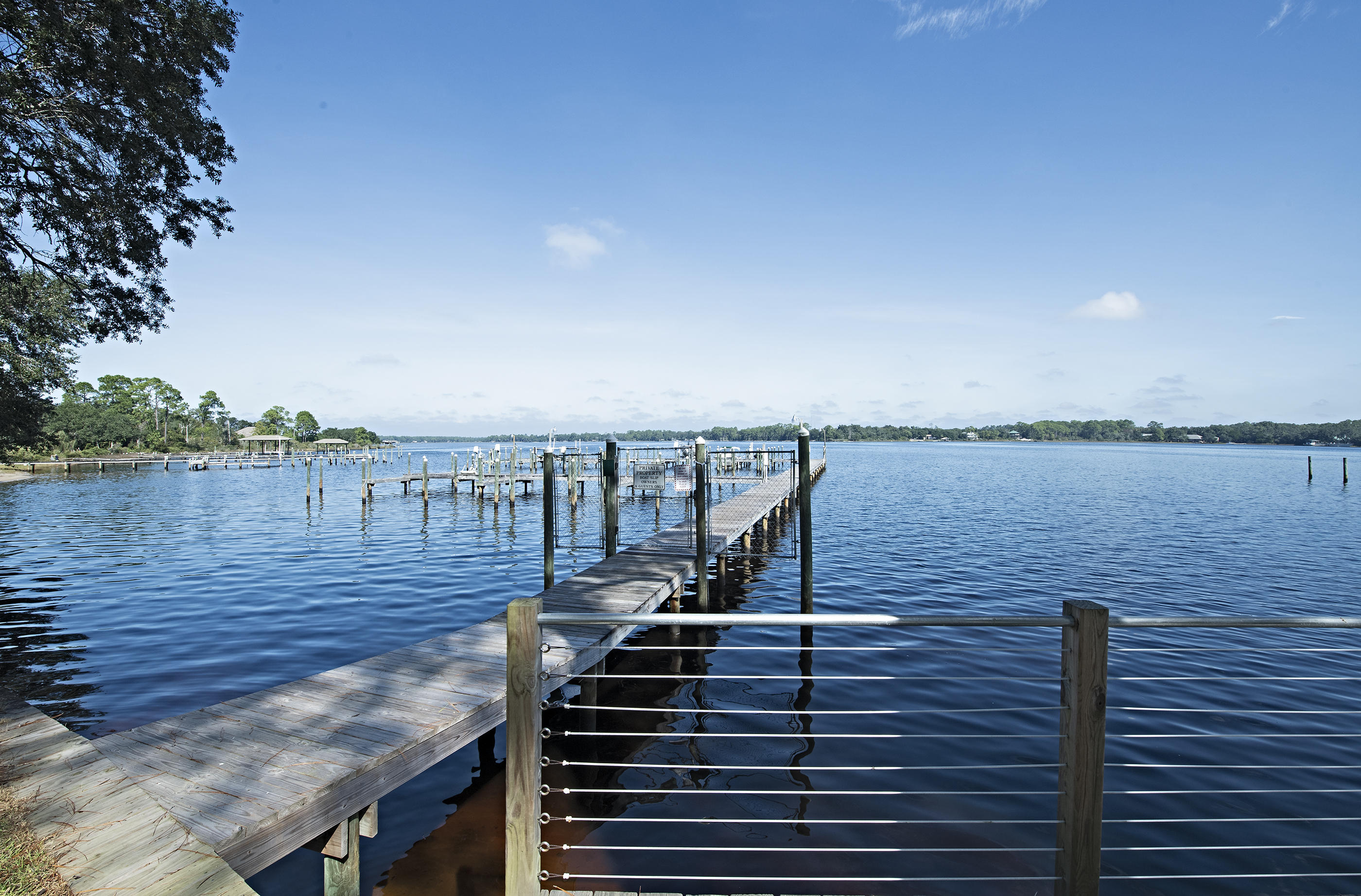 HIDDEN BAY VILLAGE - Residential