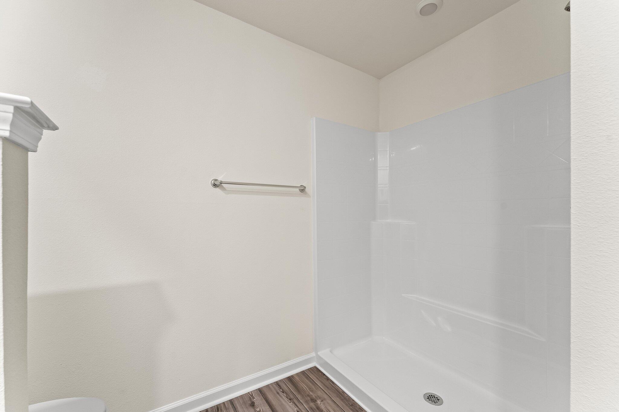 RIVERWALK PH I - Residential Lease