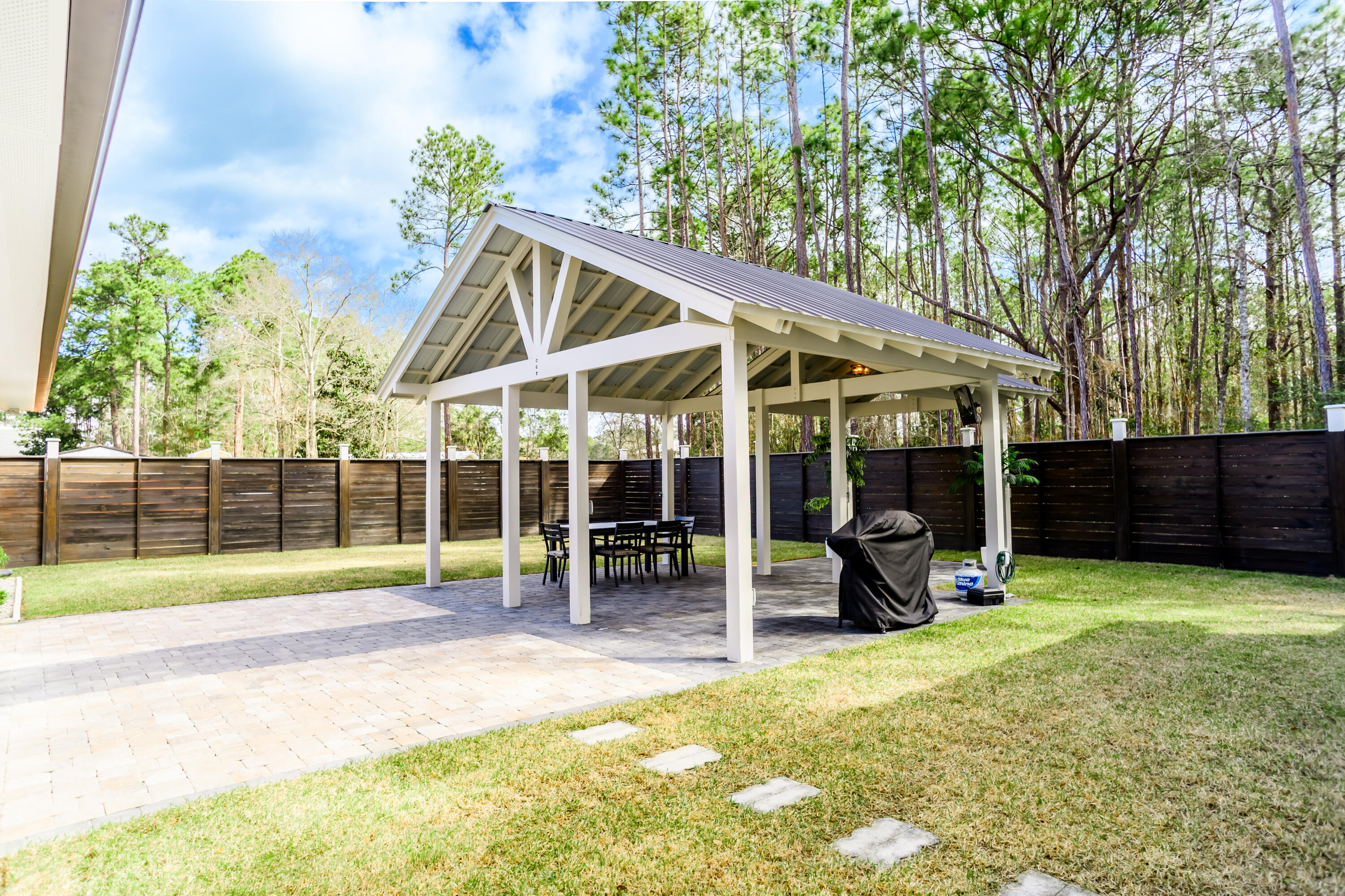 EMERALD SHORES - Residential