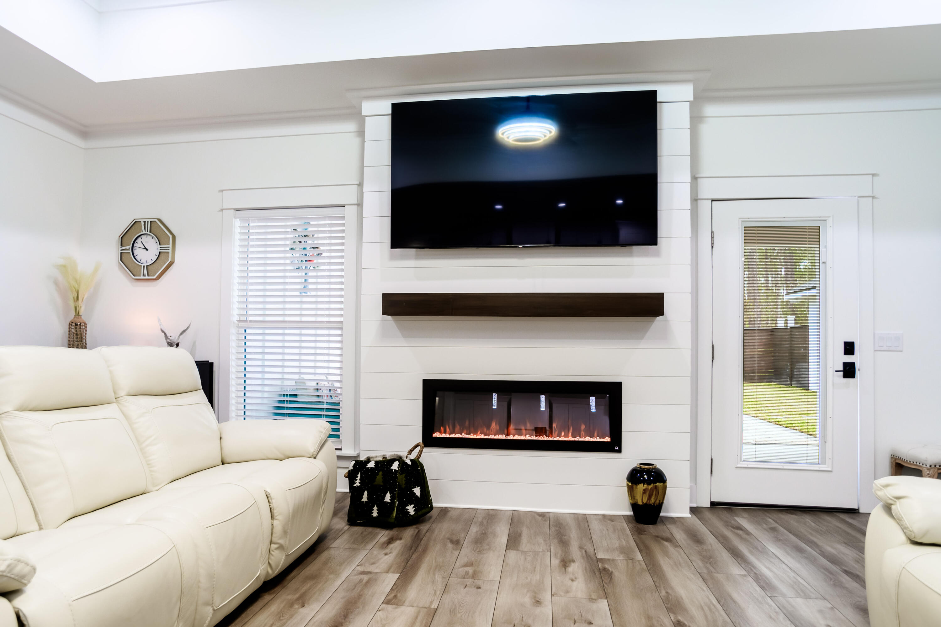 EMERALD SHORES - Residential