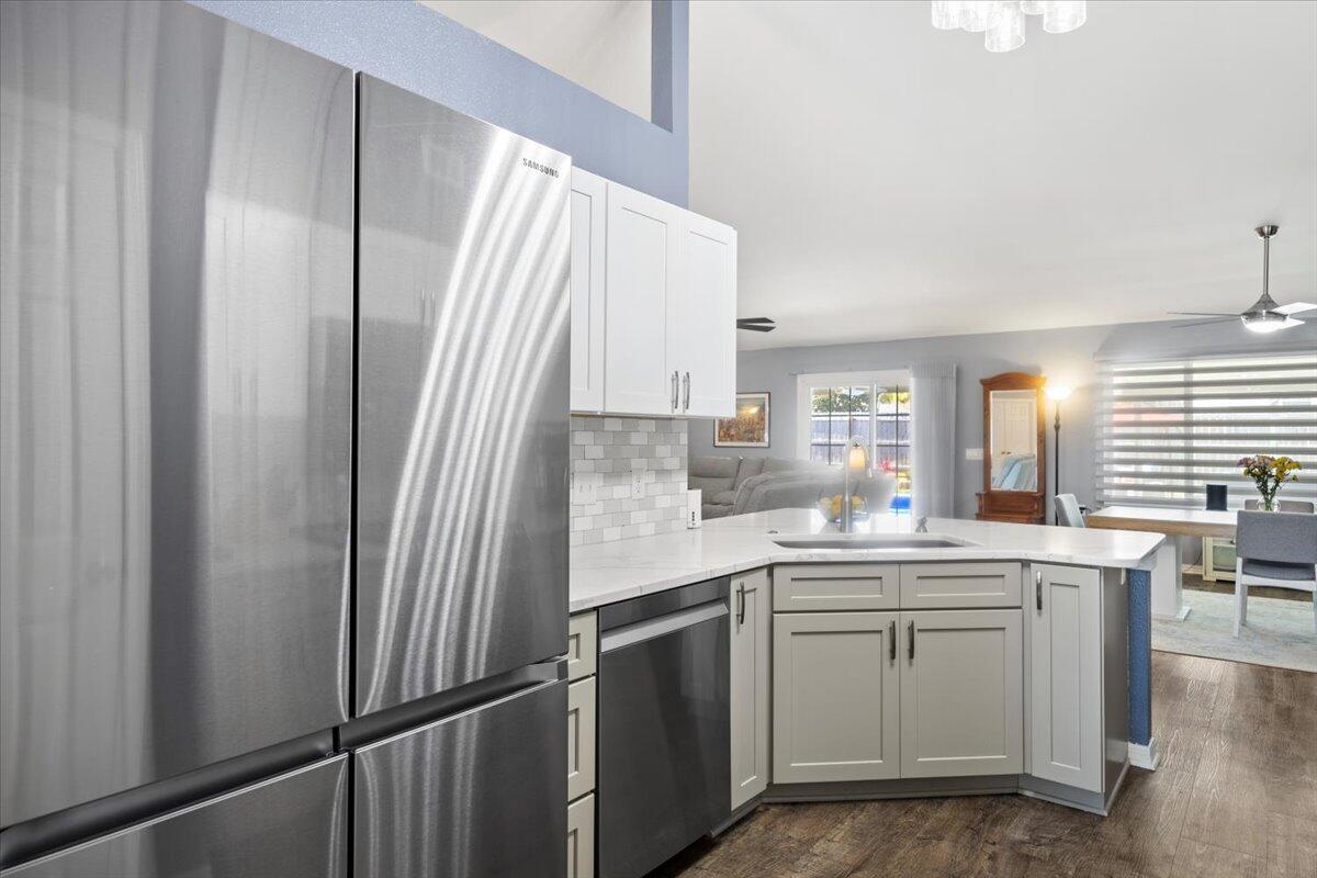 LIGHTHOUSE POINTE UNIT 3 - Residential