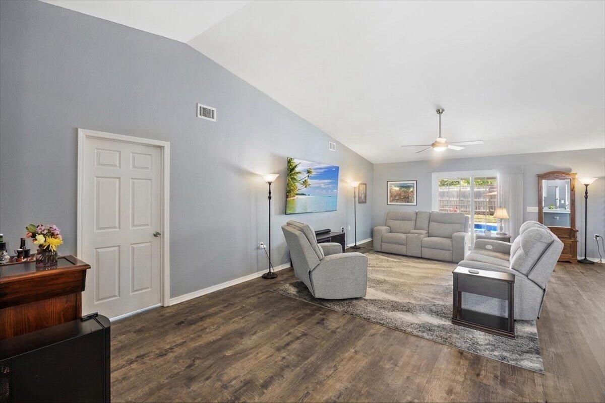 LIGHTHOUSE POINTE UNIT 3 - Residential