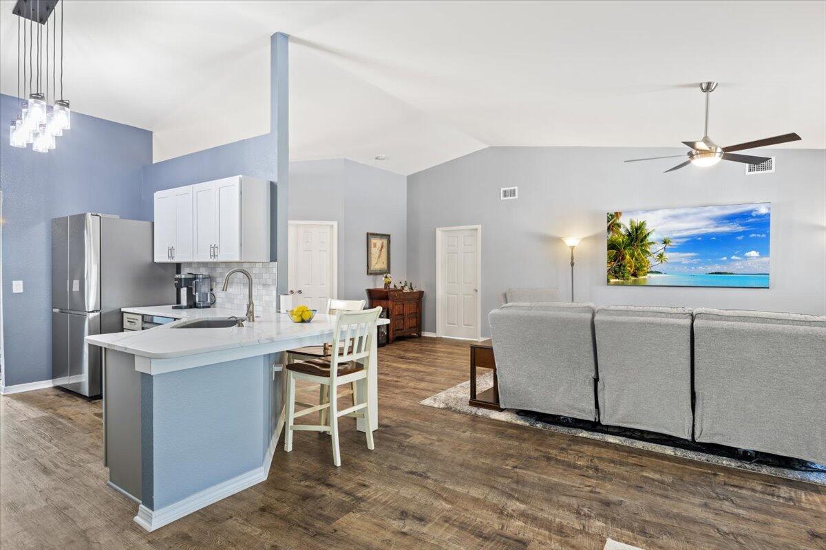 LIGHTHOUSE POINTE UNIT 3 - Residential