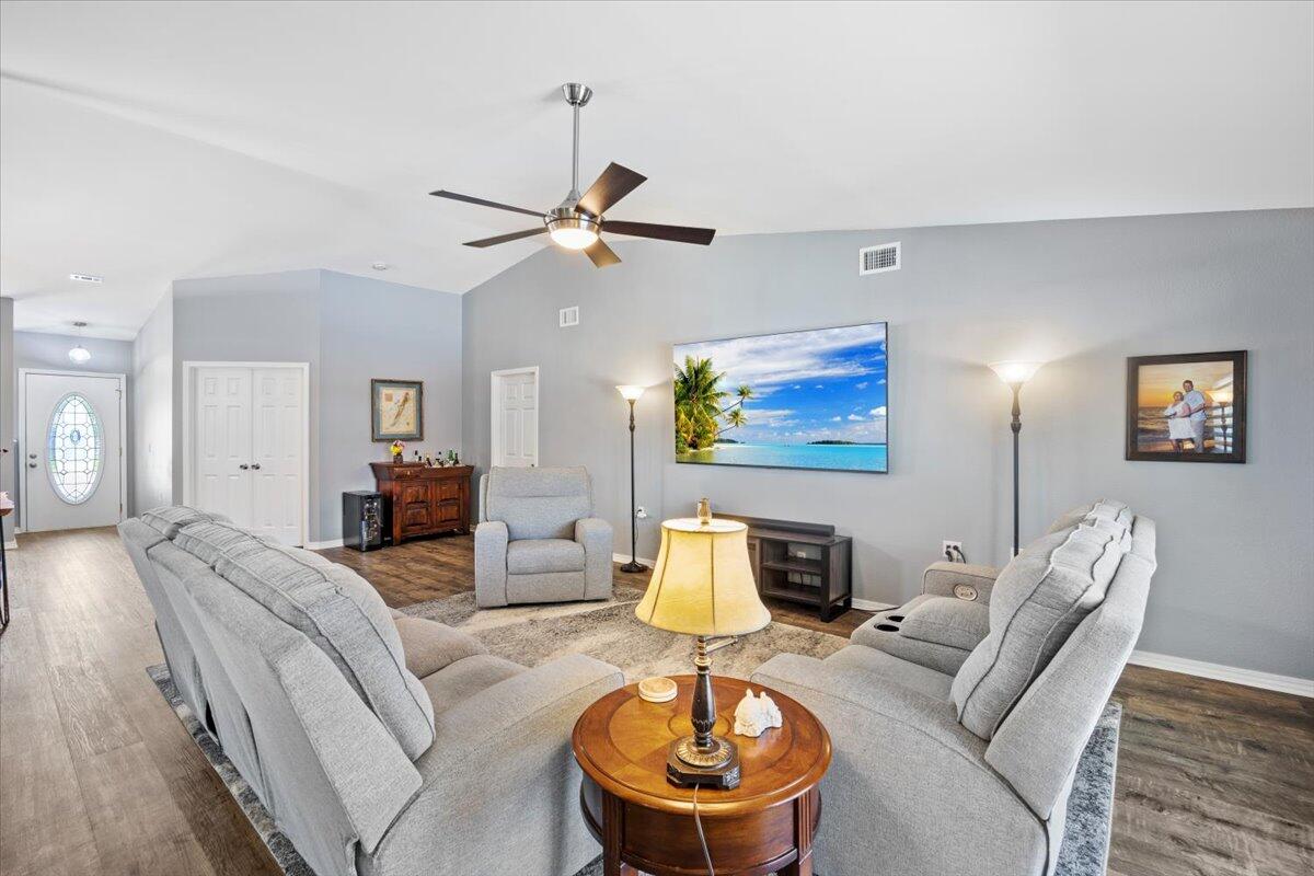 LIGHTHOUSE POINTE UNIT 3 - Residential