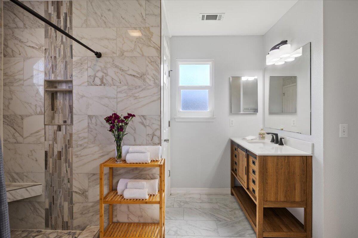 LIGHTHOUSE POINTE UNIT 3 - Residential