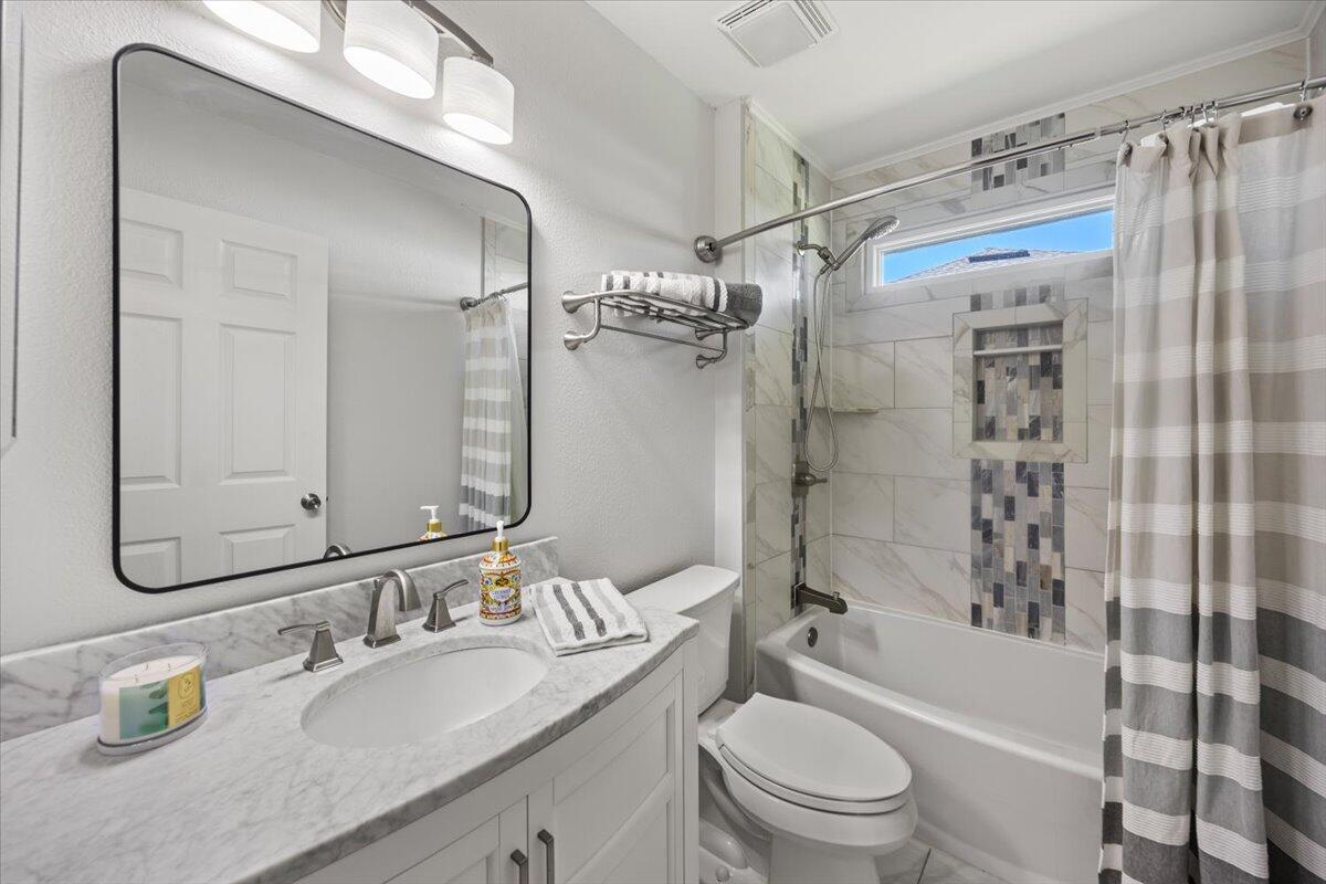 LIGHTHOUSE POINTE UNIT 3 - Residential