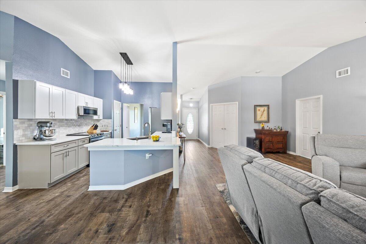 LIGHTHOUSE POINTE UNIT 3 - Residential