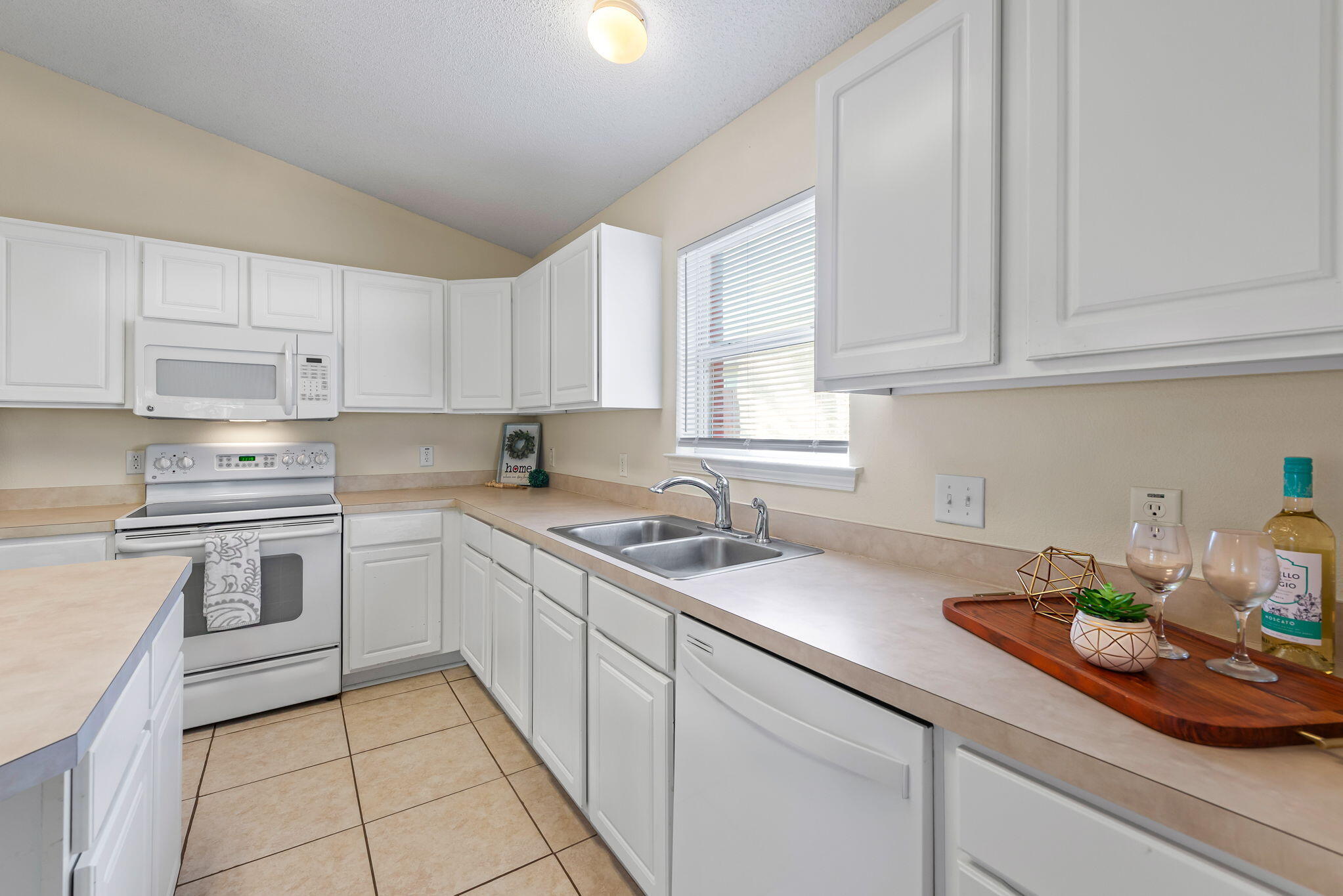 HIDDEN SHORES - Residential