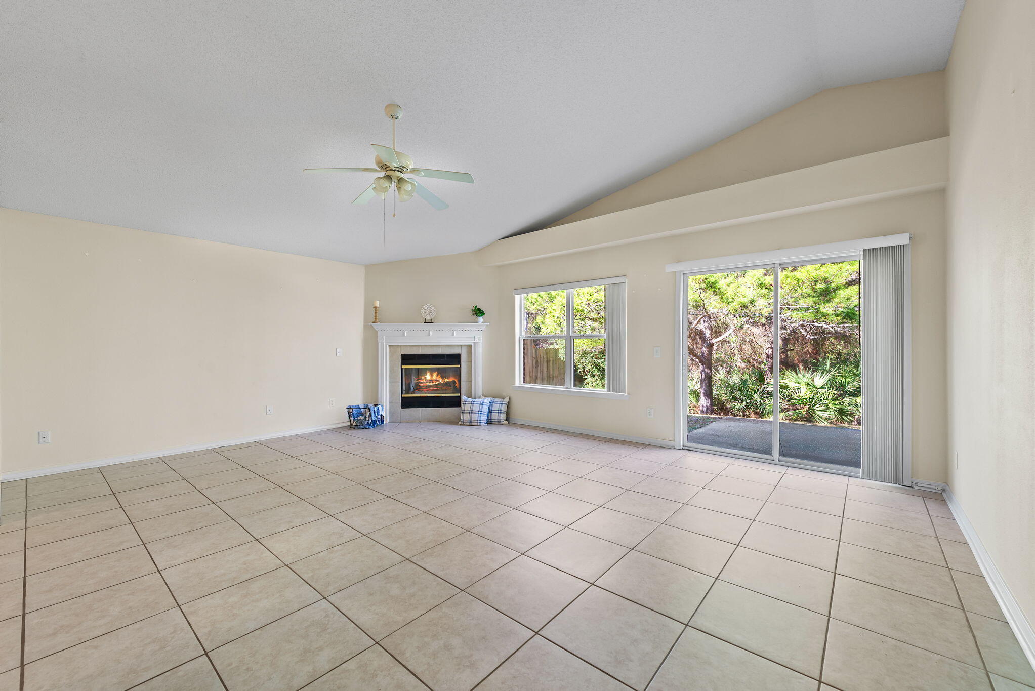 HIDDEN SHORES - Residential