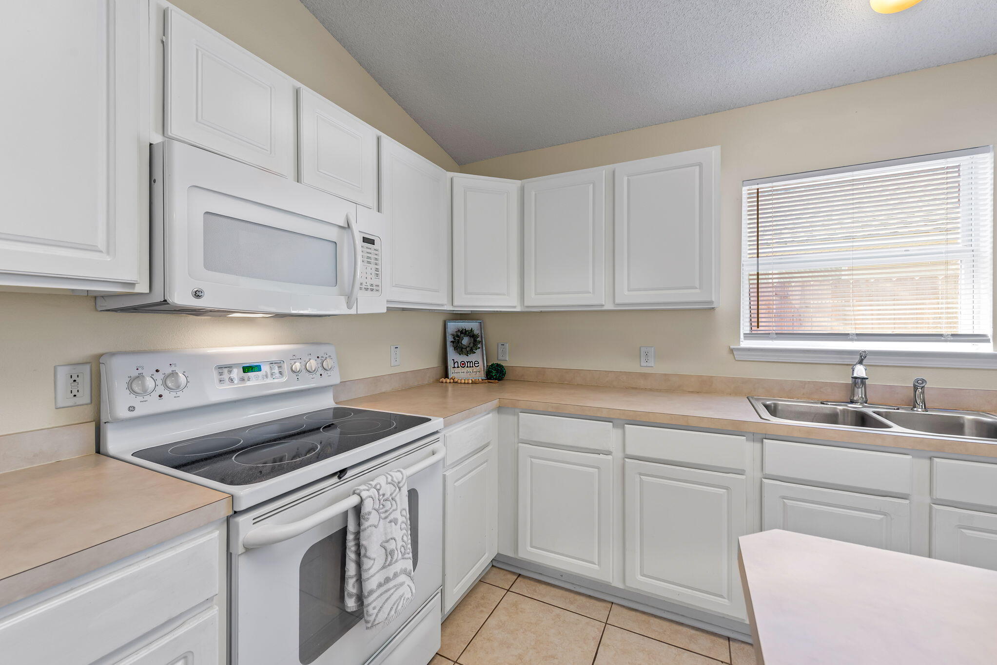 HIDDEN SHORES - Residential