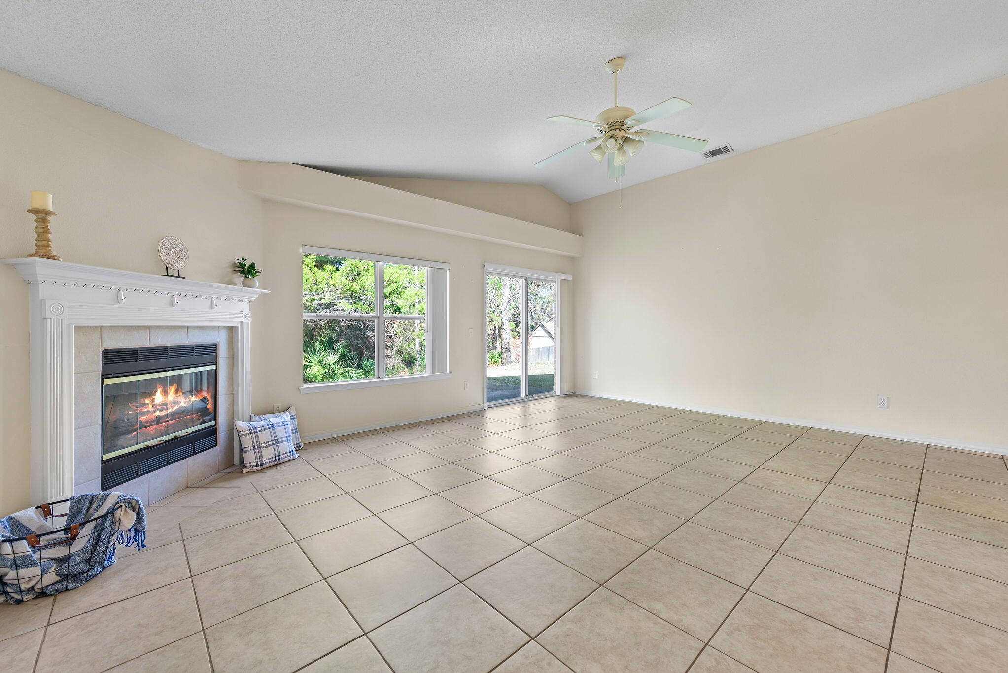 HIDDEN SHORES - Residential