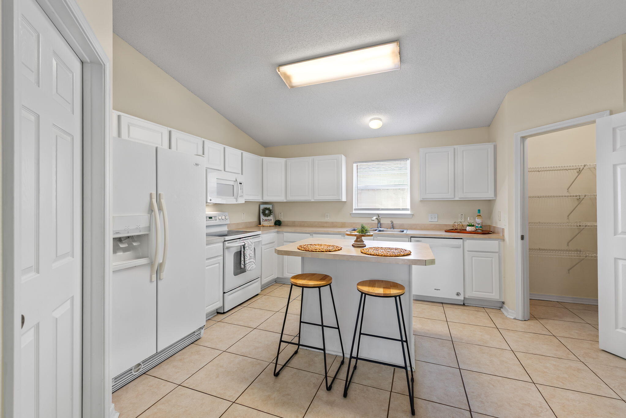 HIDDEN SHORES - Residential