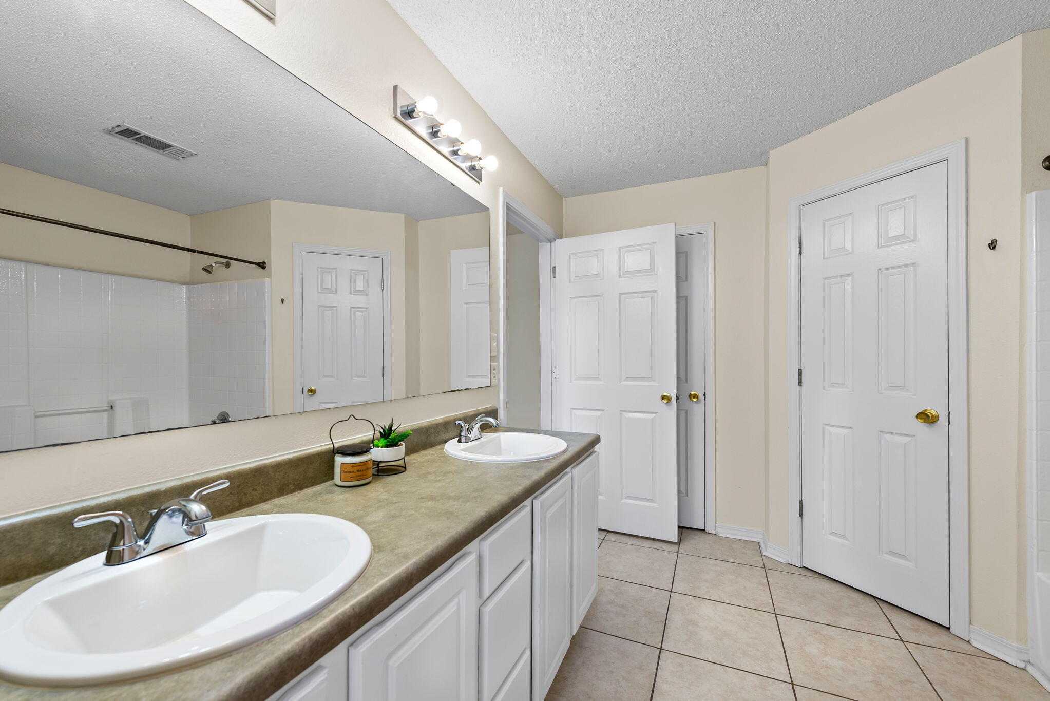 HIDDEN SHORES - Residential