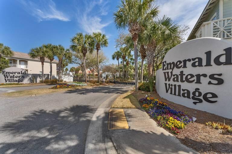 EMERALD WATERS VILLAGE - Residential