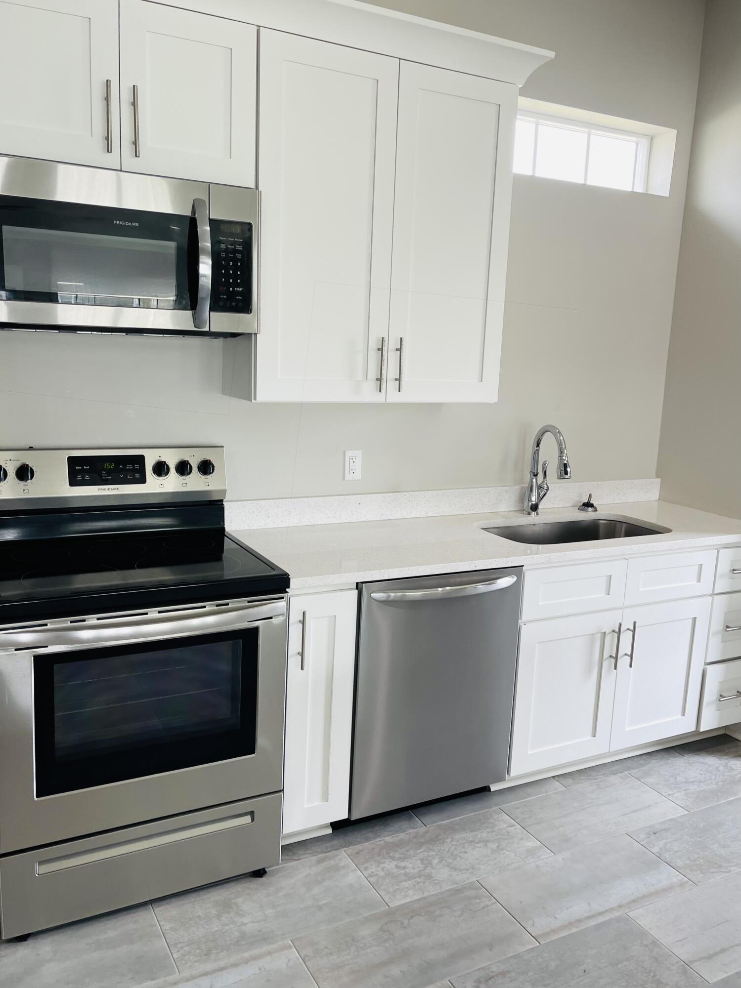 RIVERWALK PH I - Residential Lease