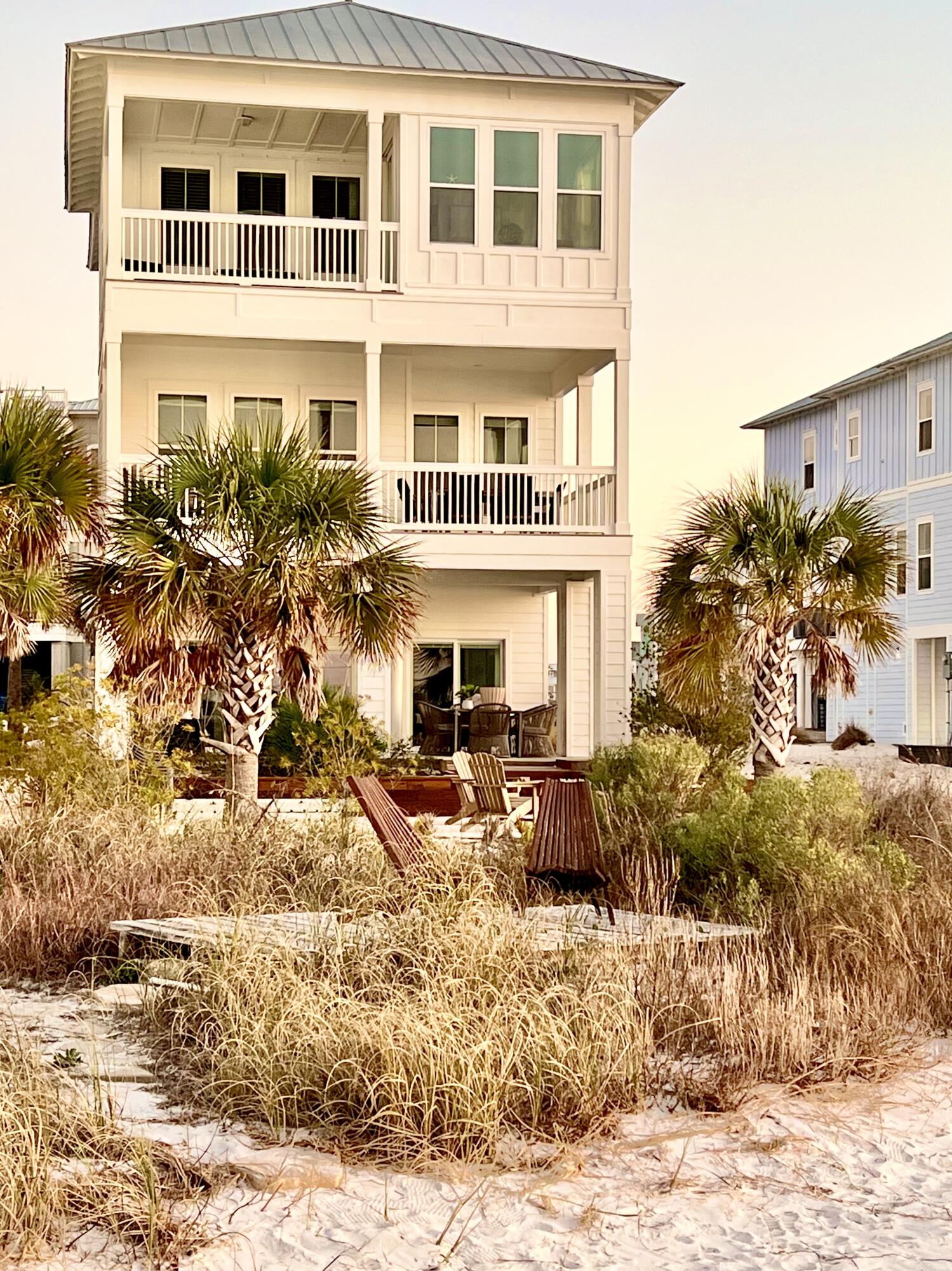 BY THE SEA - Residential