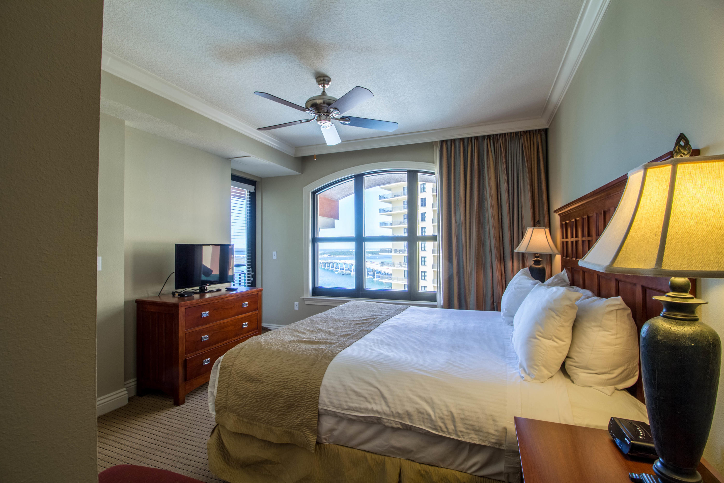 EMERALD GRANDE - Residential