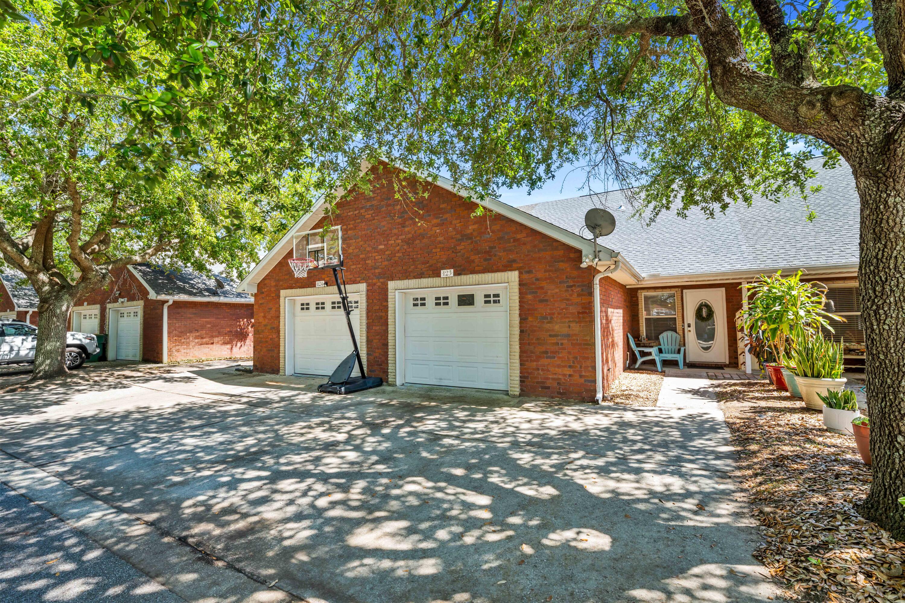 QUAIL HOLLOW - Residential
