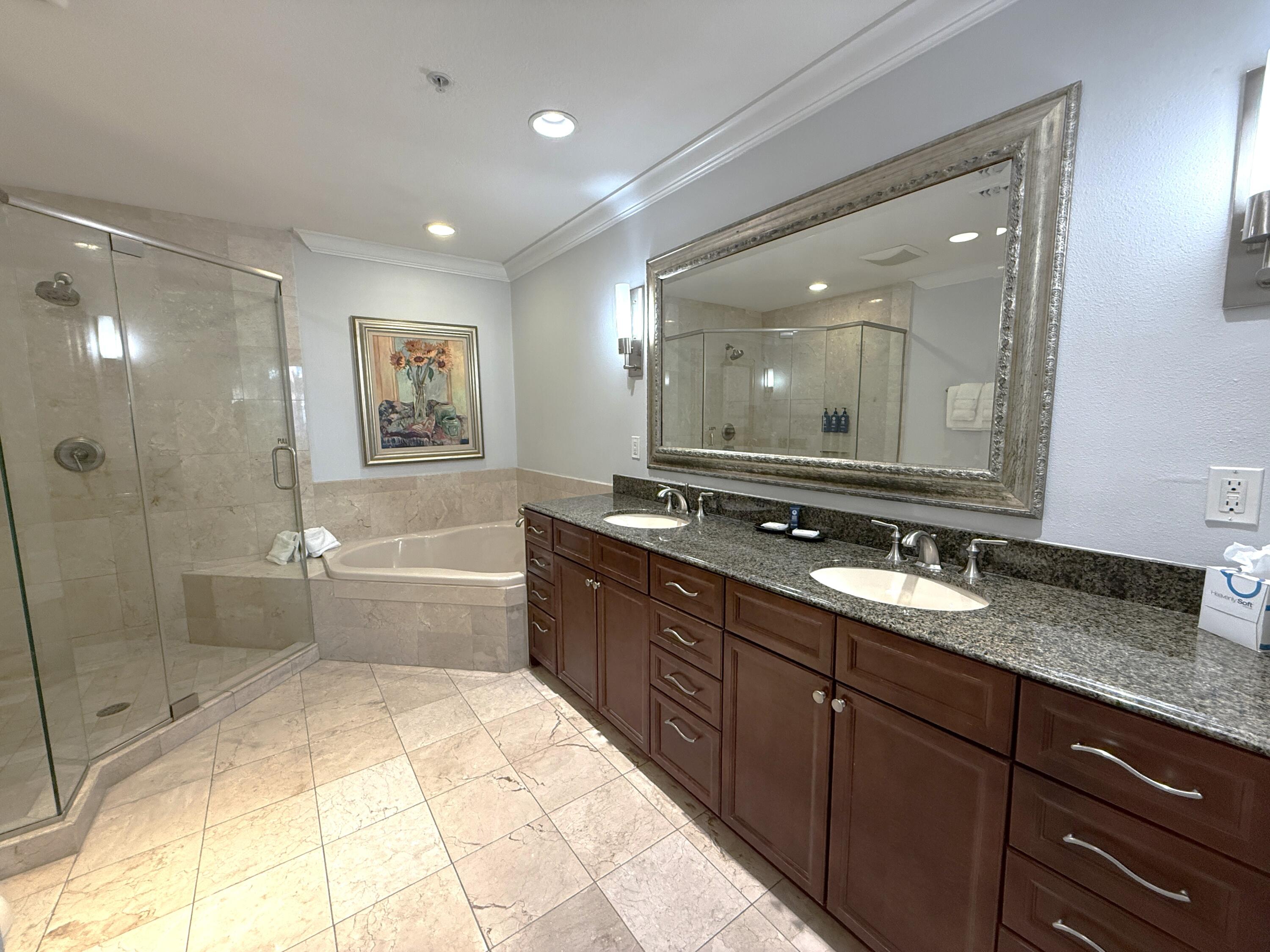 EMERALD GRANDE - Residential