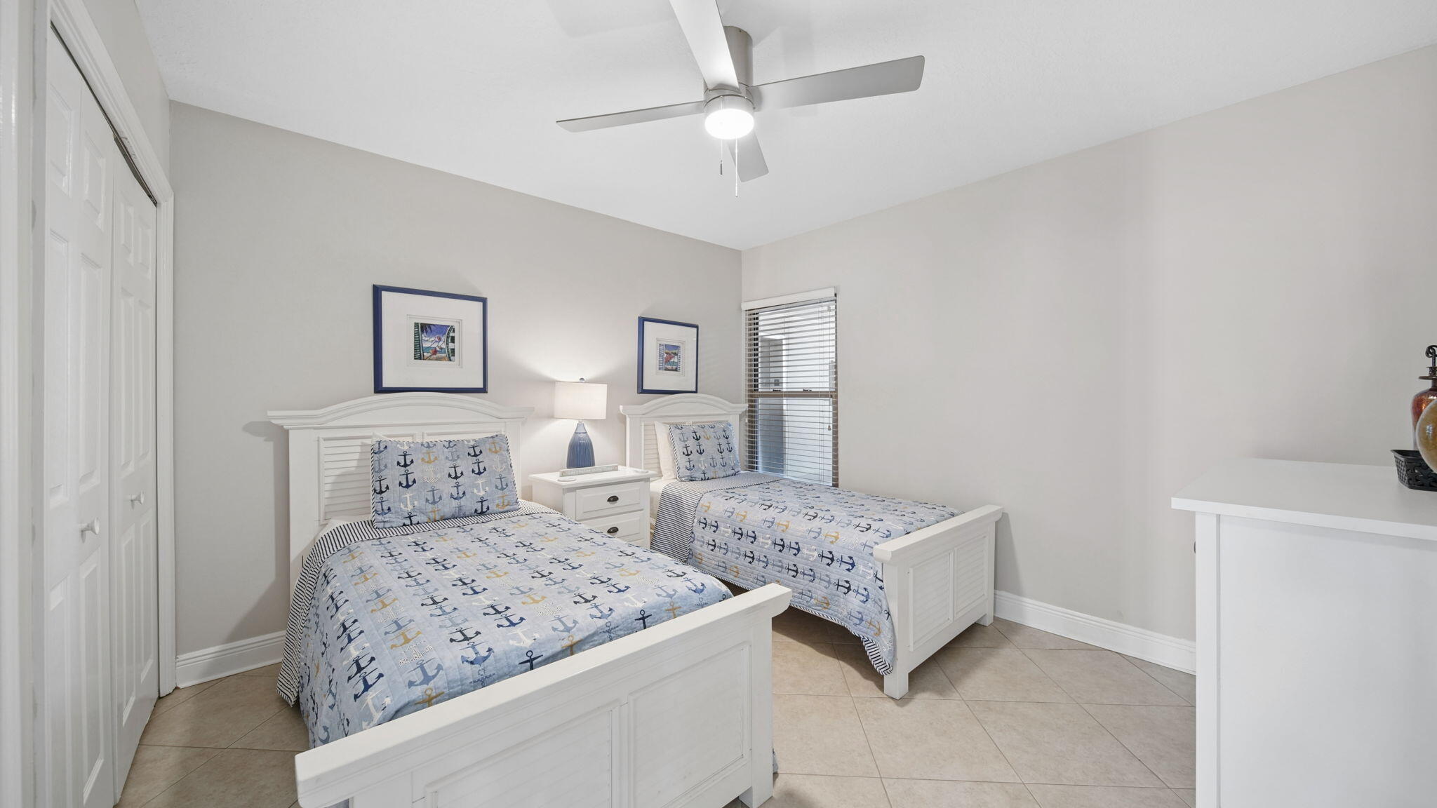 EMERALD TOWERS WEST CONDO - Residential