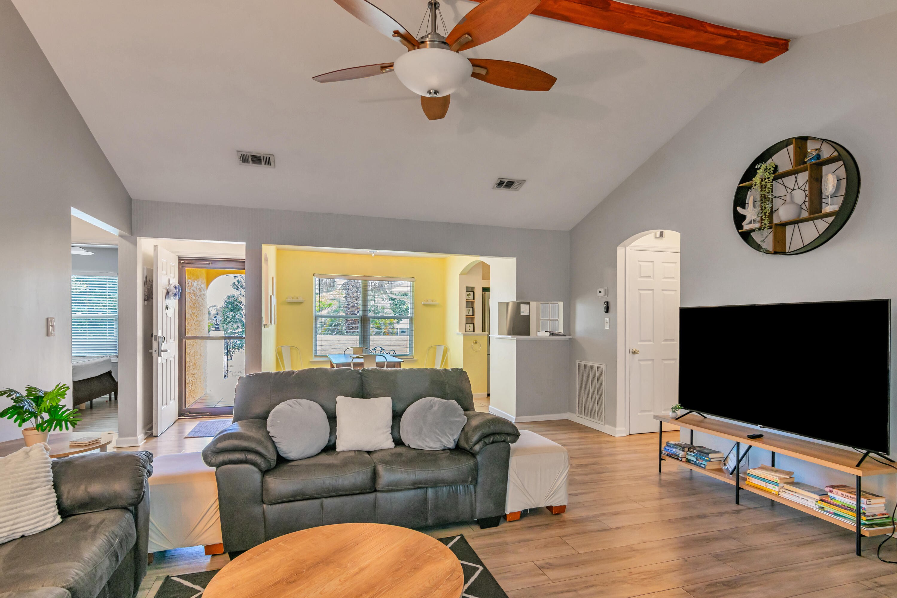 LAKESIDE VILLAS - Residential