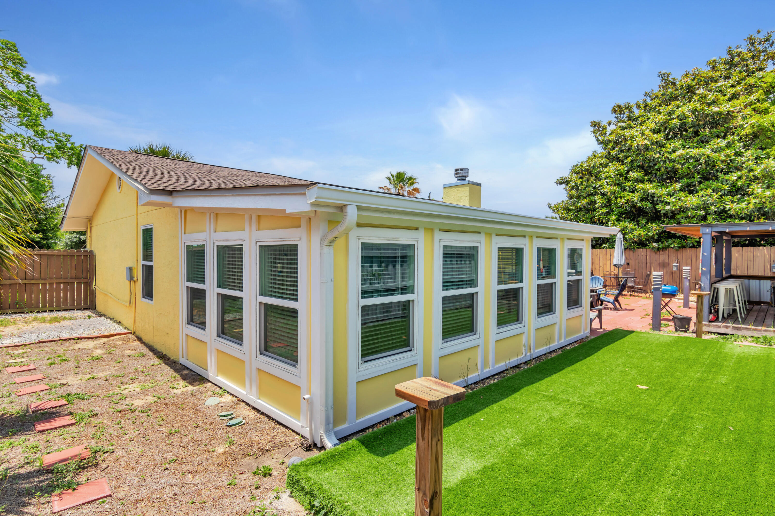 LAKESIDE VILLAS - Residential