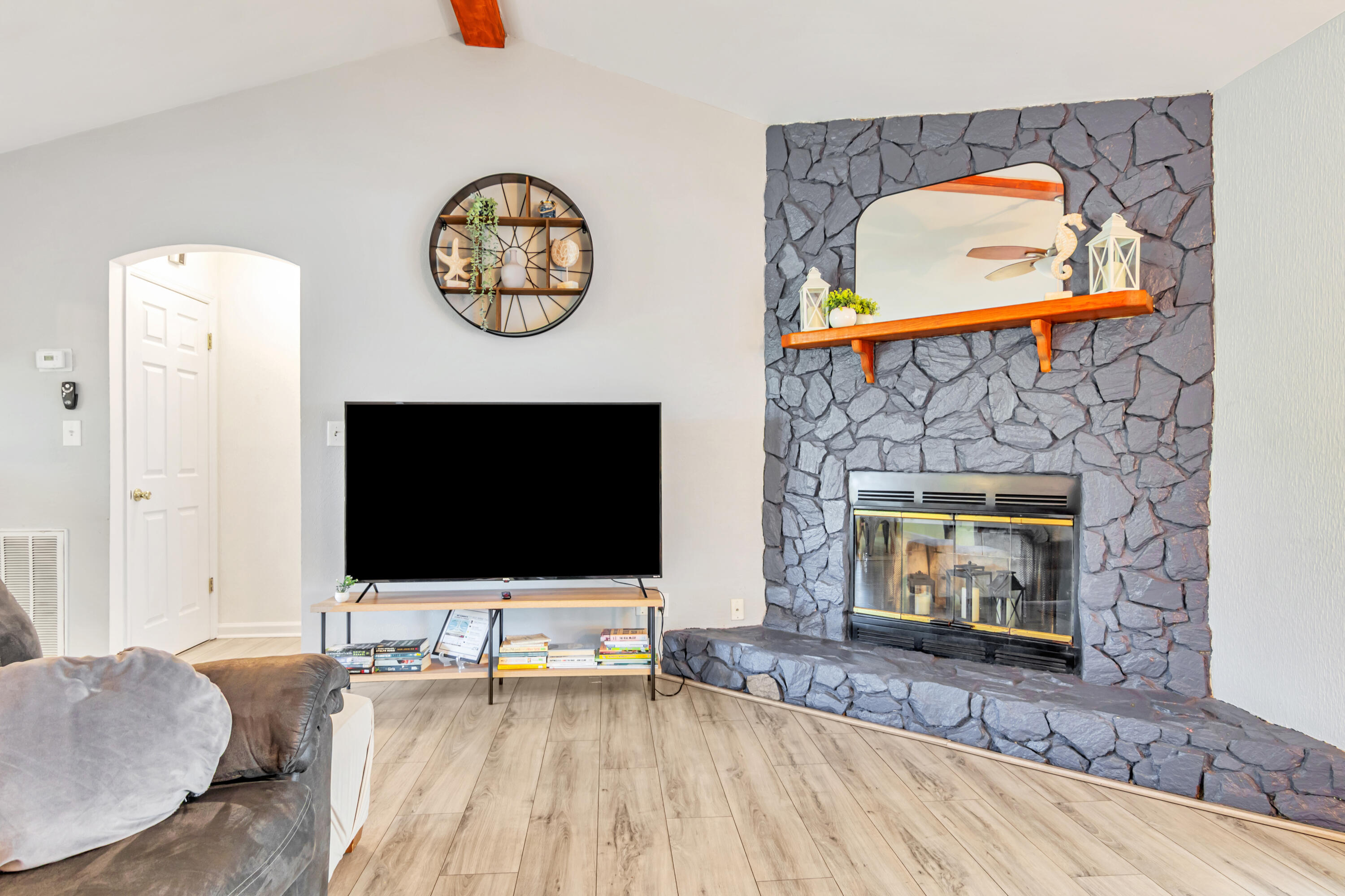 LAKESIDE VILLAS - Residential