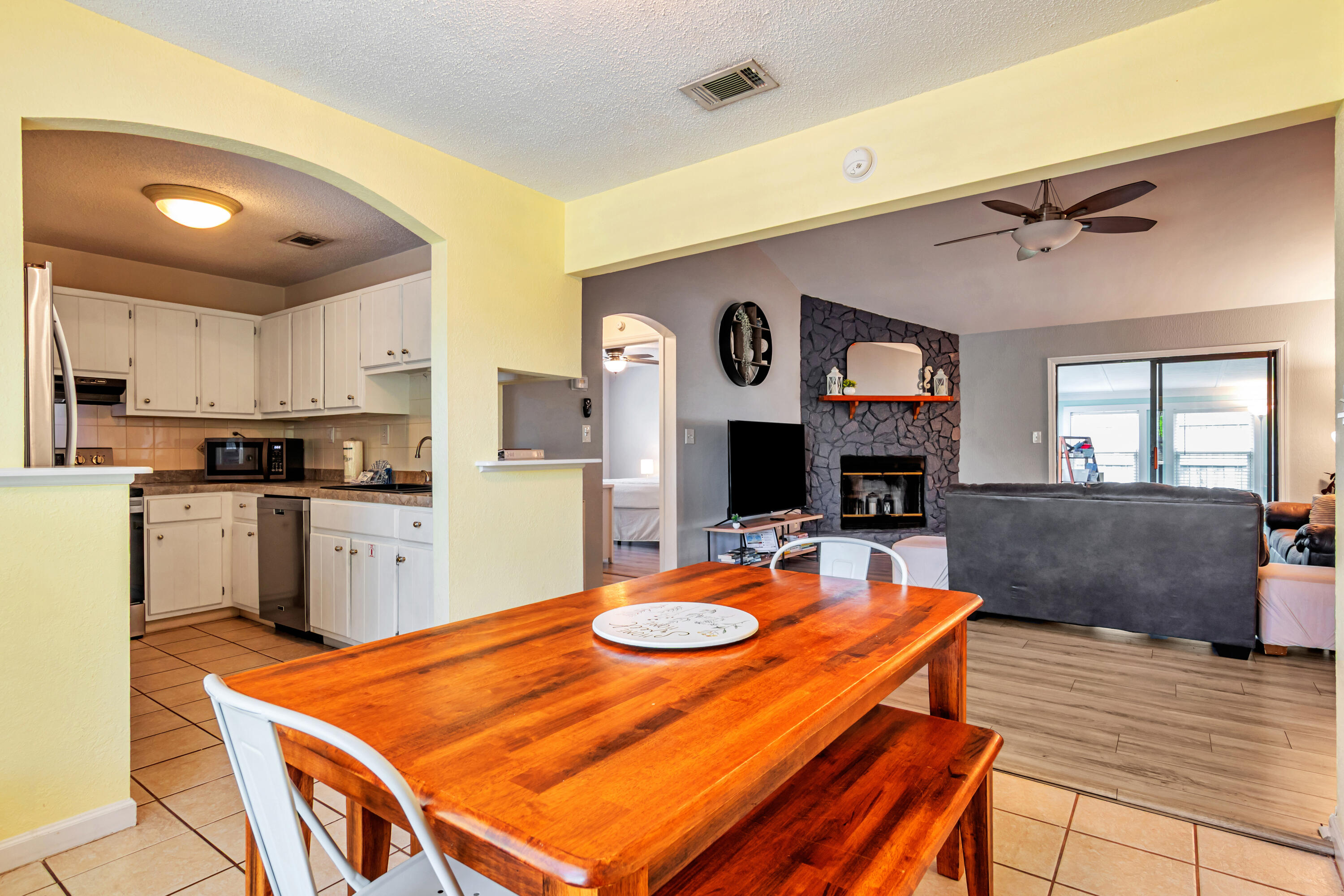 LAKESIDE VILLAS - Residential