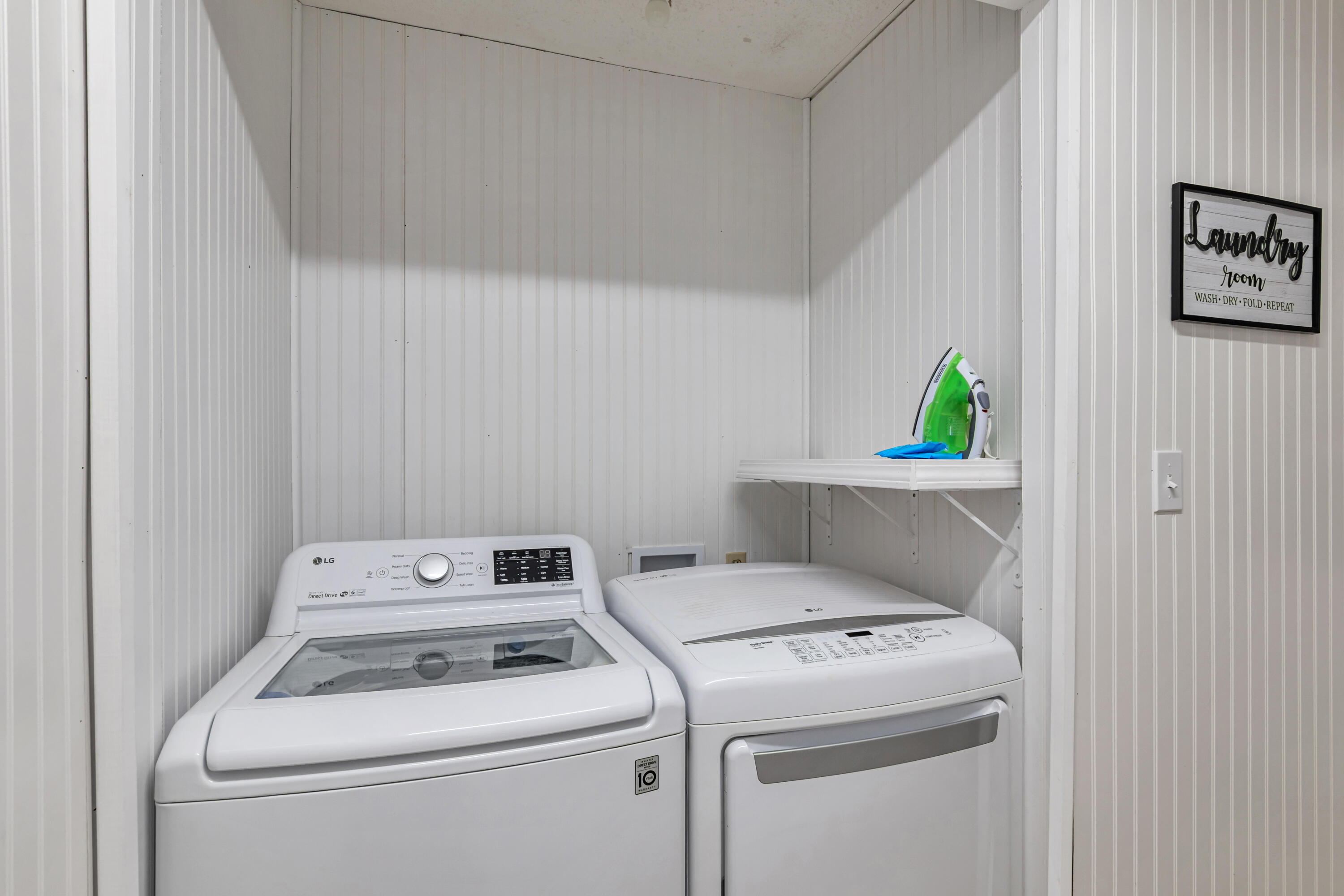 LAKESIDE VILLAS - Residential