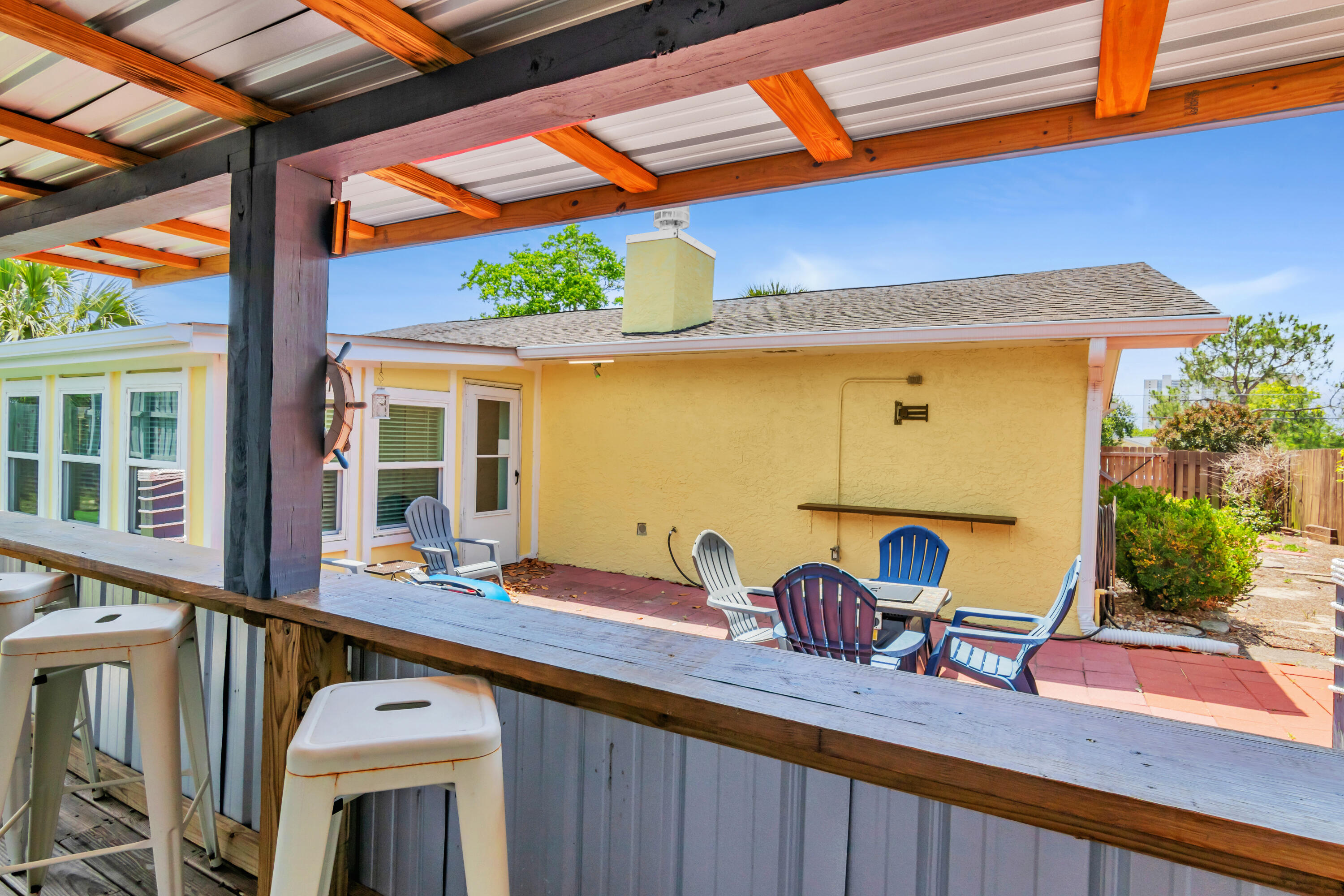 LAKESIDE VILLAS - Residential