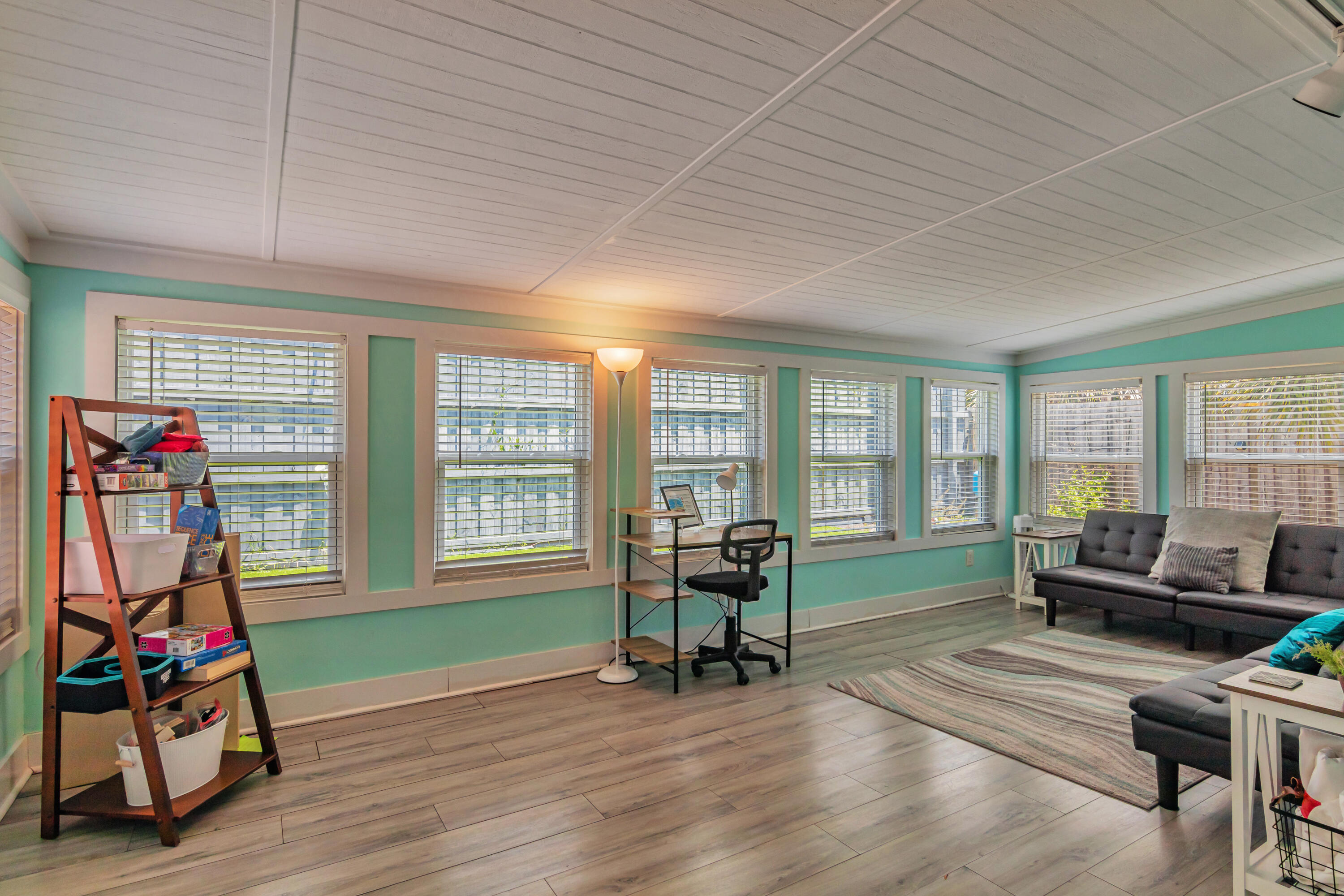 LAKESIDE VILLAS - Residential