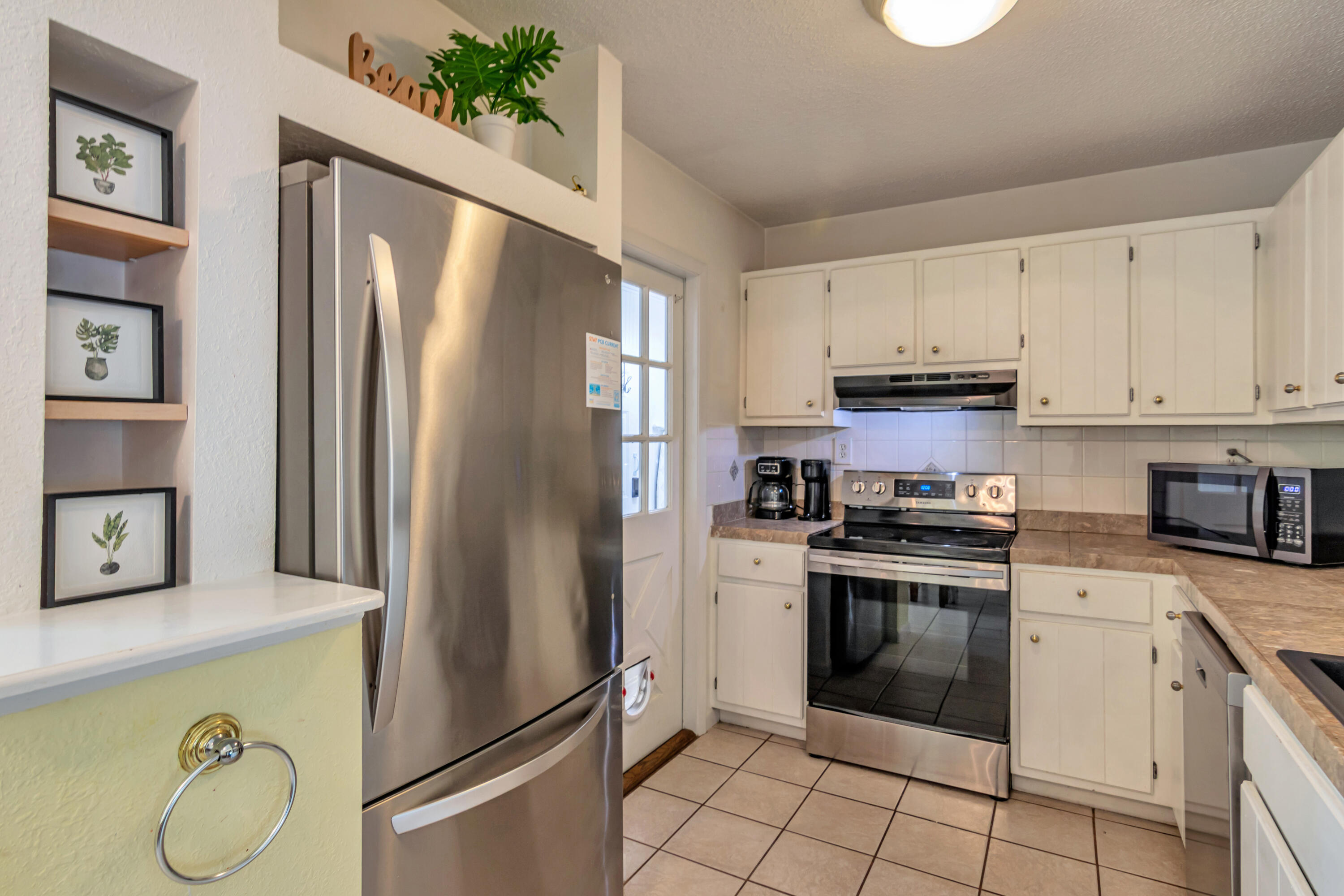 LAKESIDE VILLAS - Residential