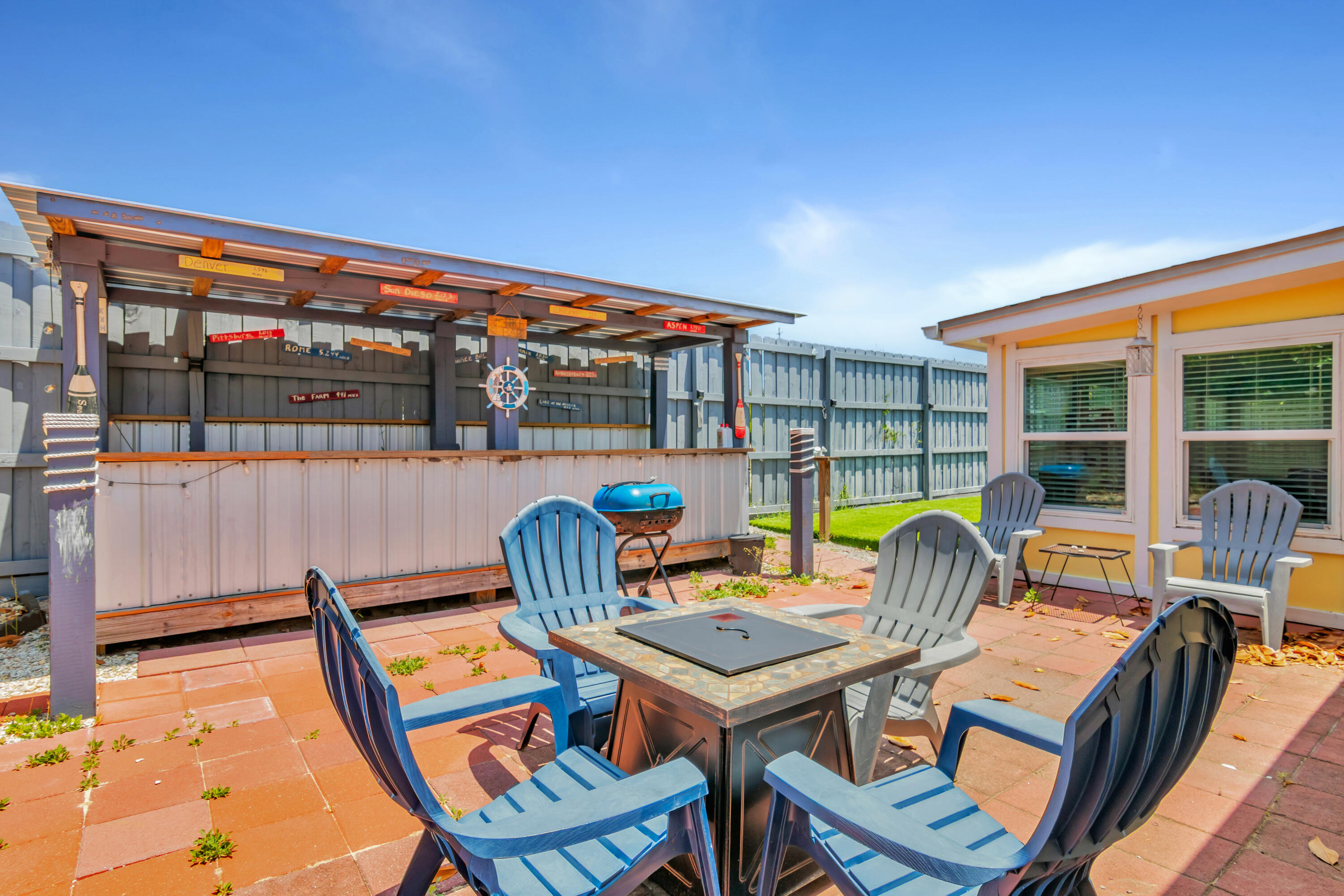 LAKESIDE VILLAS - Residential