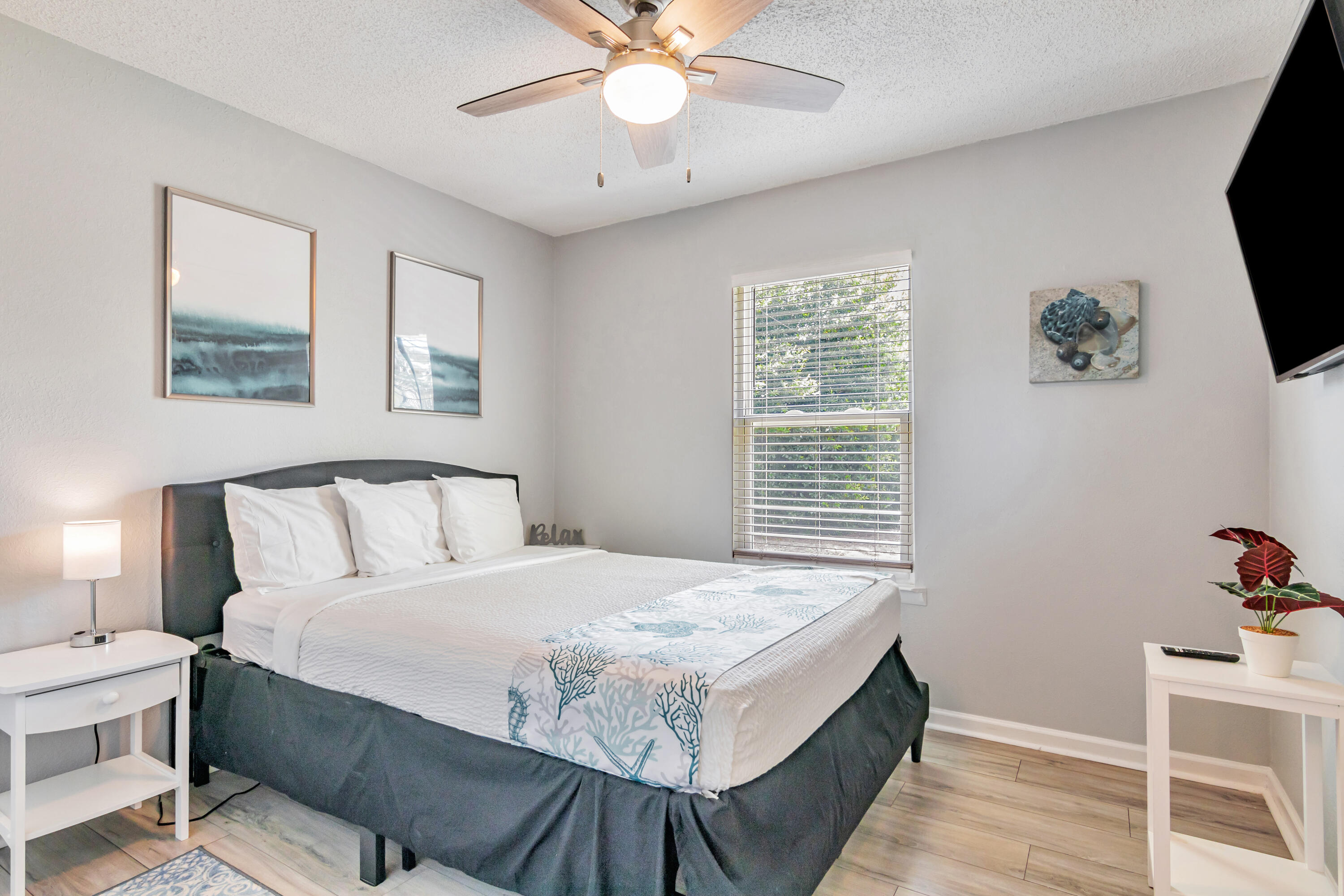 LAKESIDE VILLAS - Residential