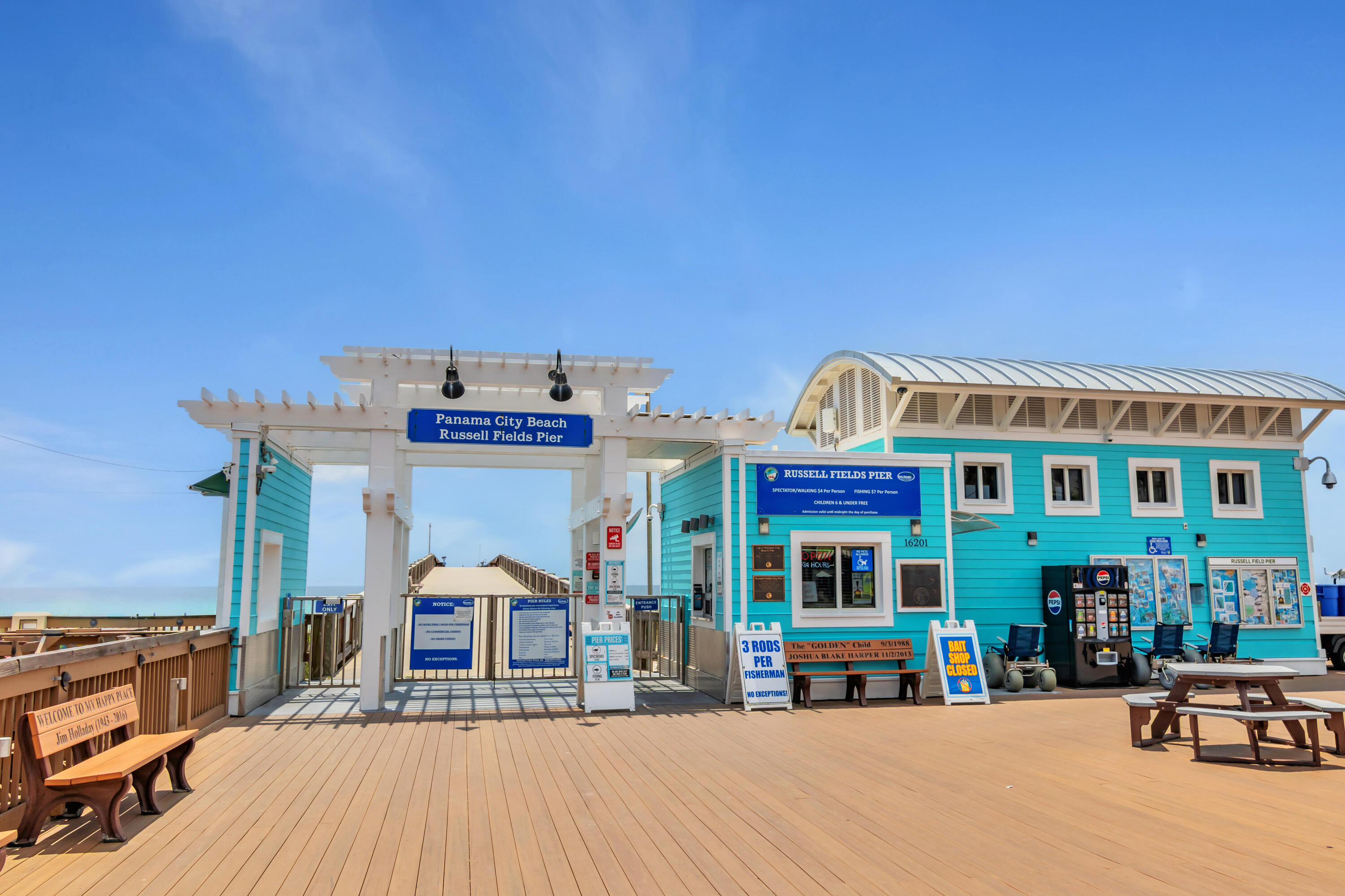 LAKESIDE VILLAS - Residential