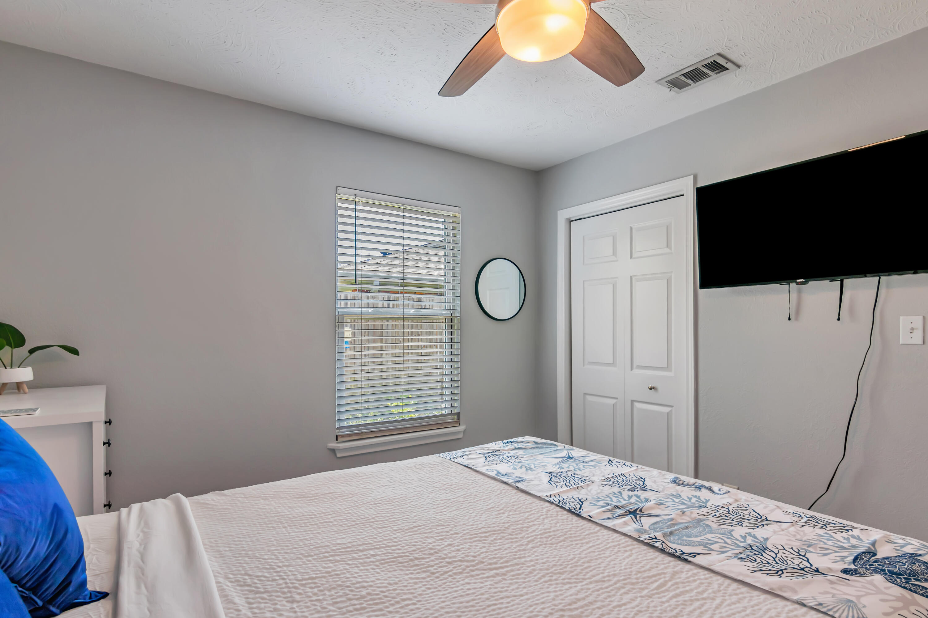 LAKESIDE VILLAS - Residential