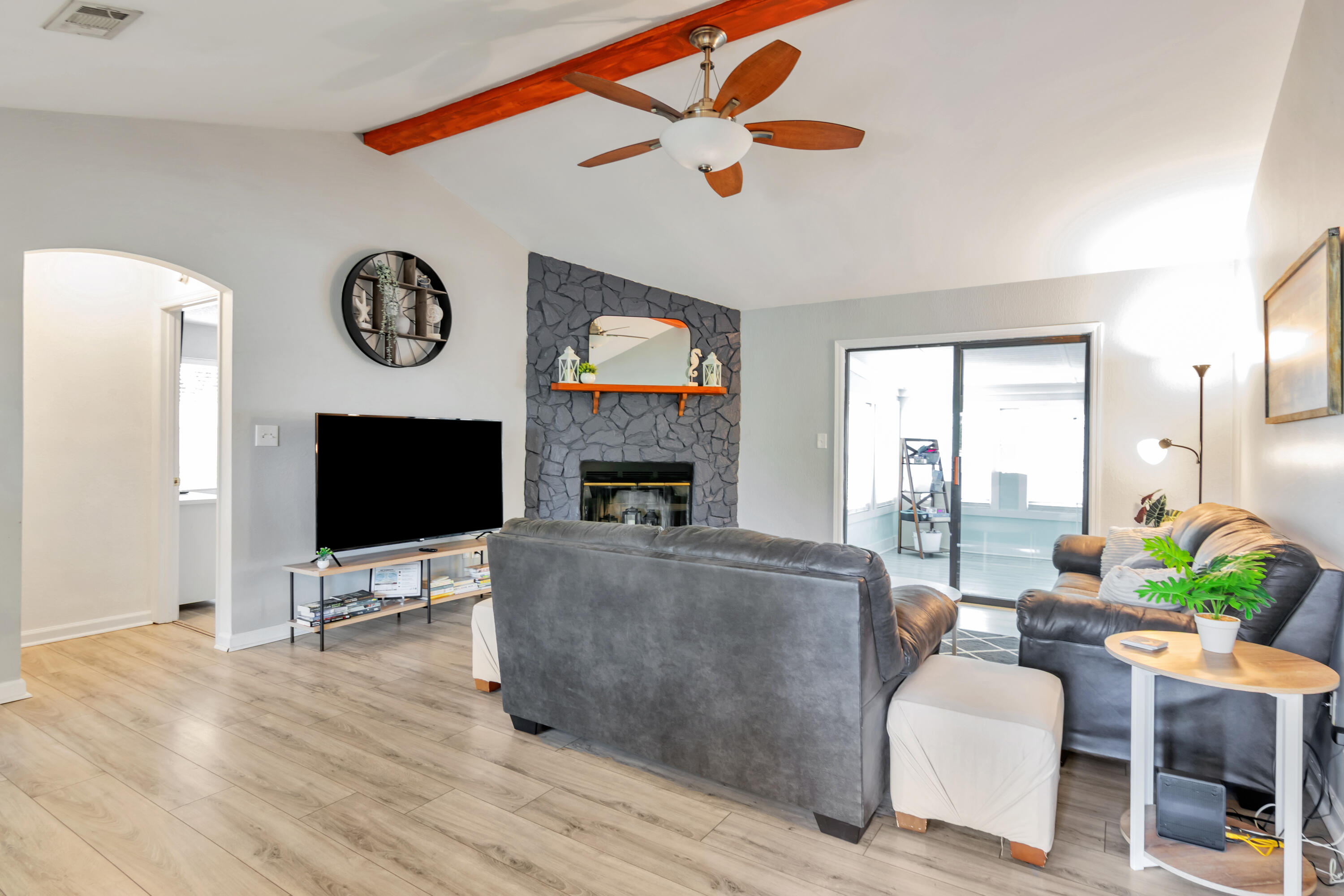 LAKESIDE VILLAS - Residential